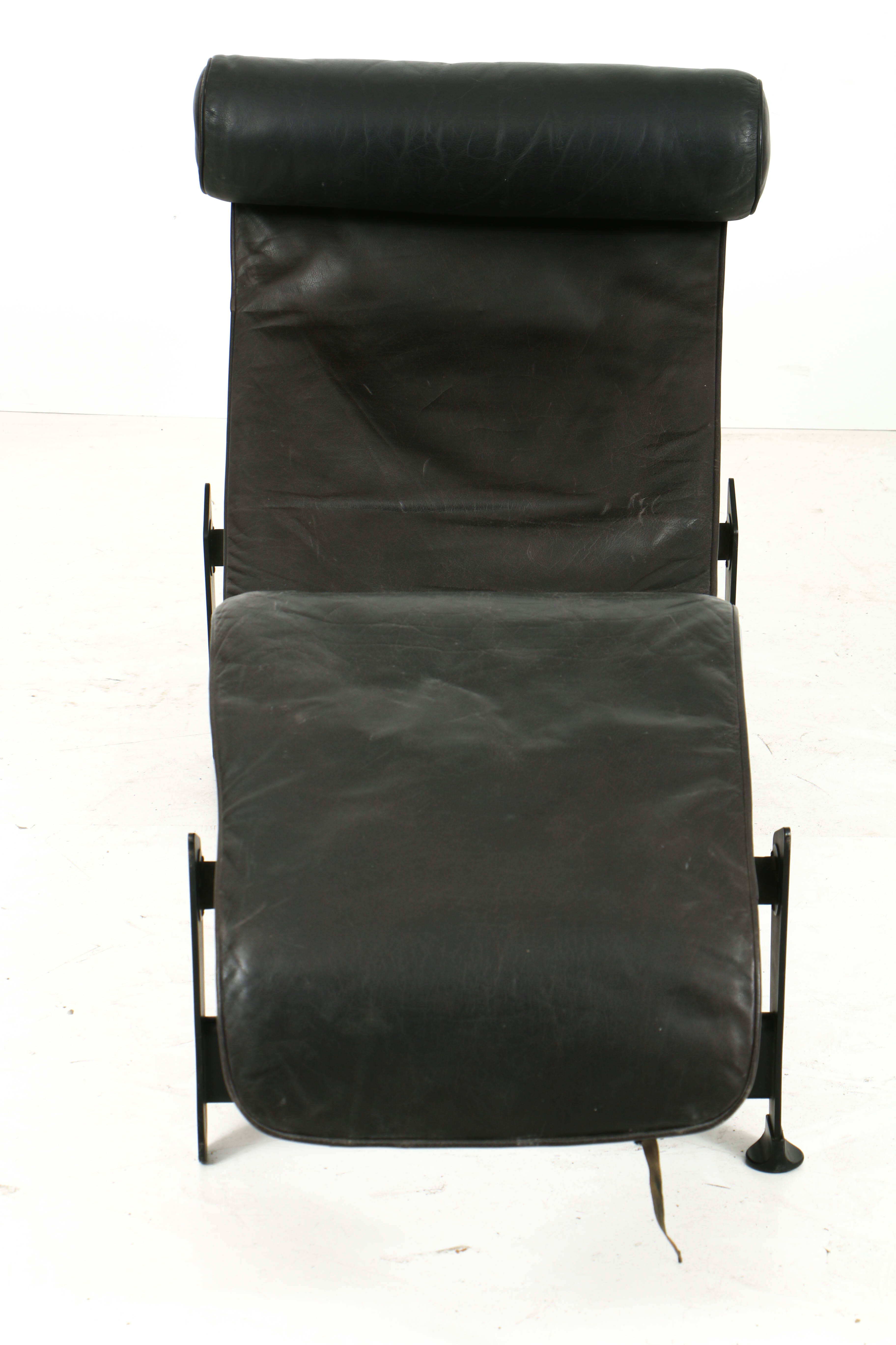 Vintage Modernist "LC4" Chaise Lounge Chair by Le Corbusier for Cassina