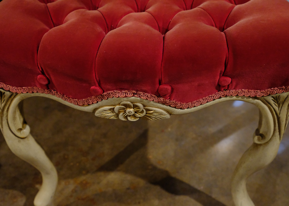 Victorian Style Tufted Heart Chair