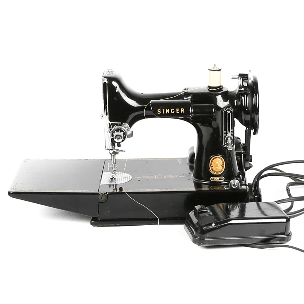 Vintage Portable Singer Featherweight Sewing Machine