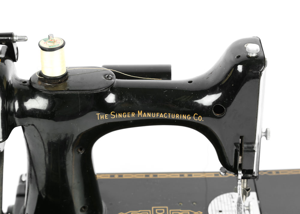 Vintage Portable Singer Featherweight Sewing Machine