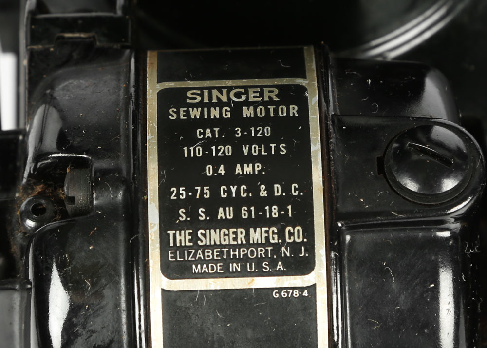 Vintage Portable Singer Featherweight Sewing Machine