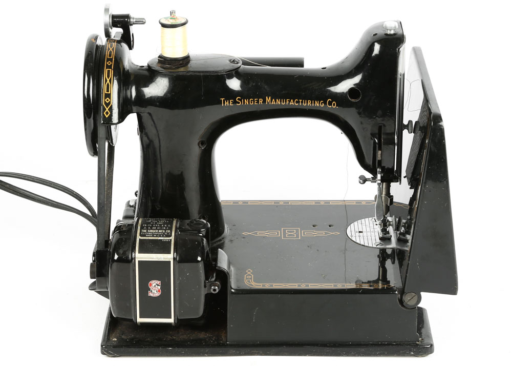 Vintage Portable Singer Featherweight Sewing Machine