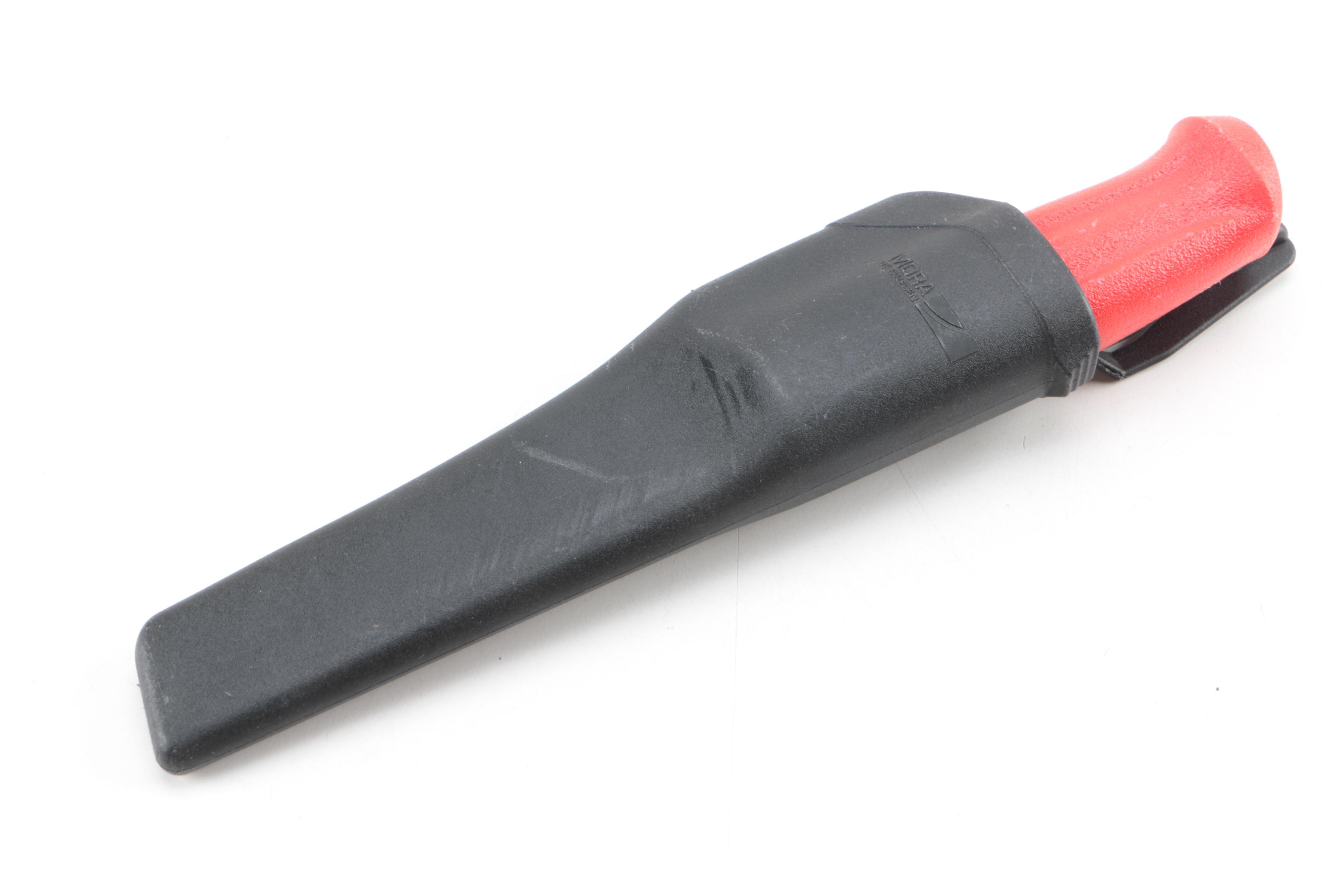 Fixed Blade and Pocket Knives