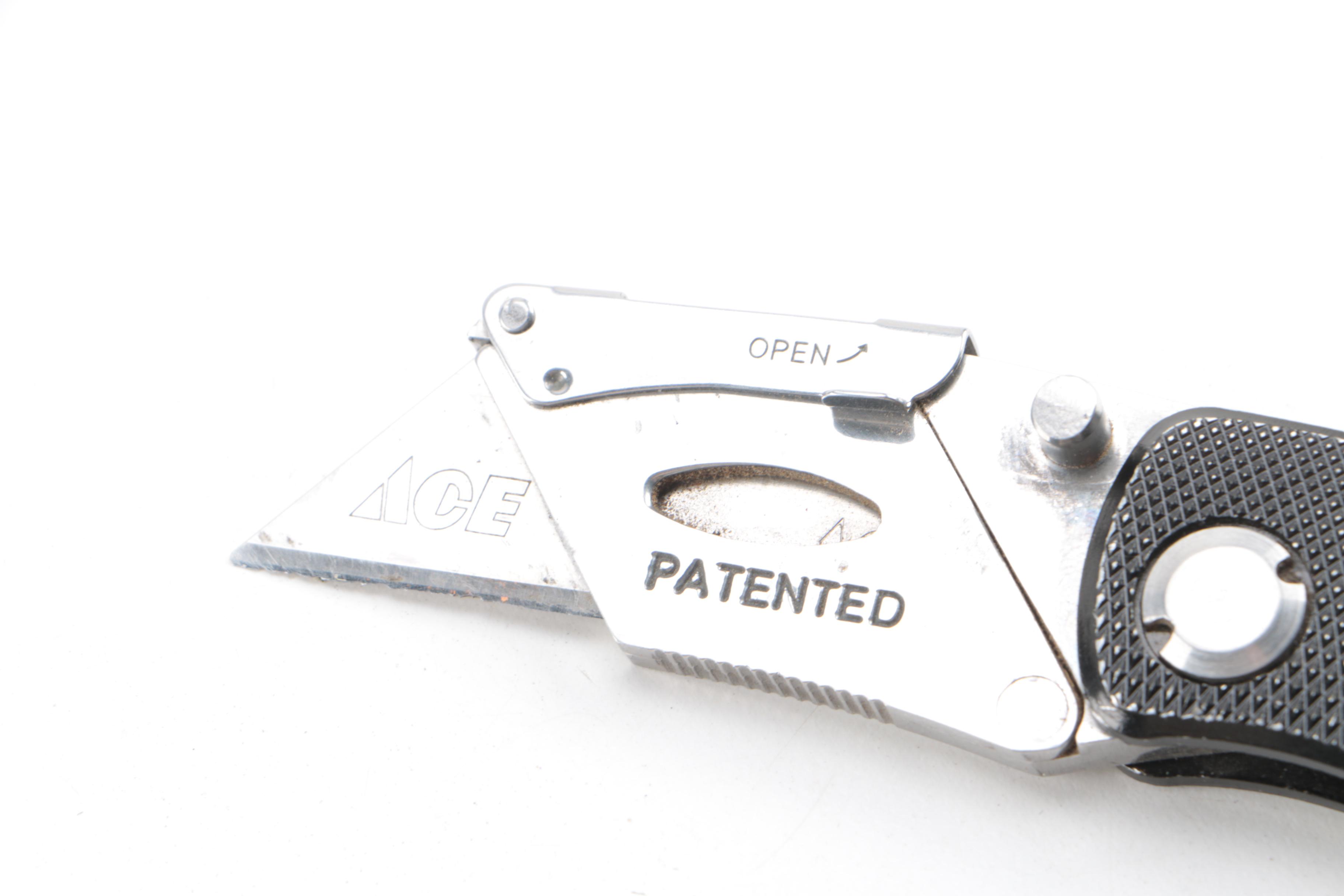 Fixed Blade and Pocket Knives