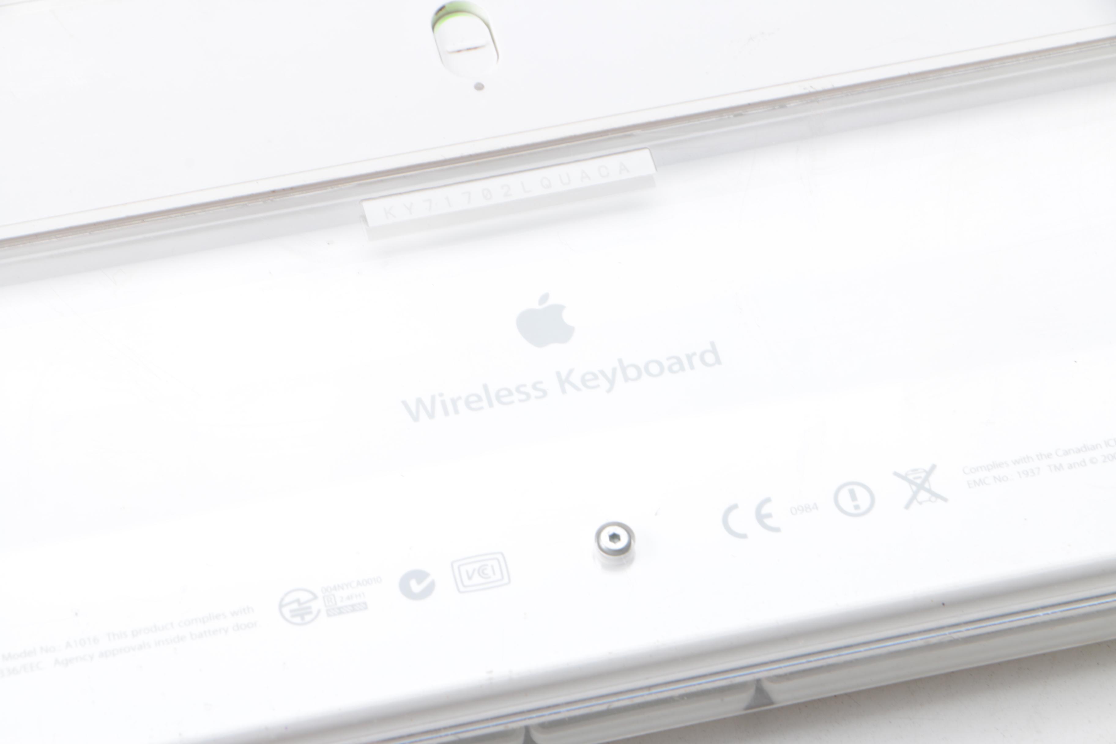 Apple 20" iMac, Wireless Keyboard and Mouse