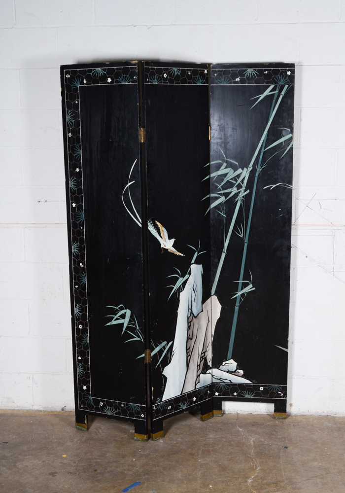 Chinese Three-Panel Coromandel Lacquer Folding Screen