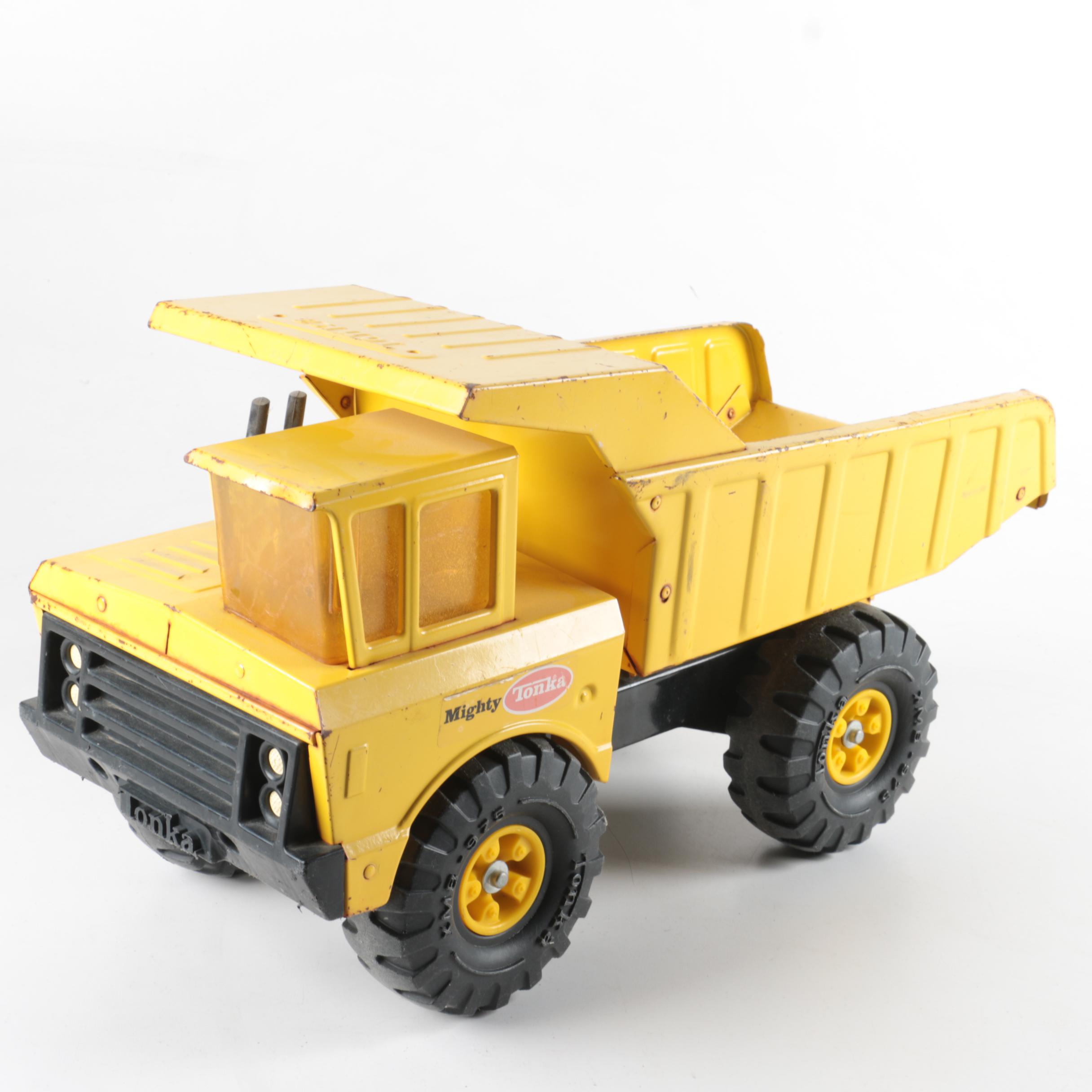 Vintage Metal "Mighty Tonka" Dump Truck
