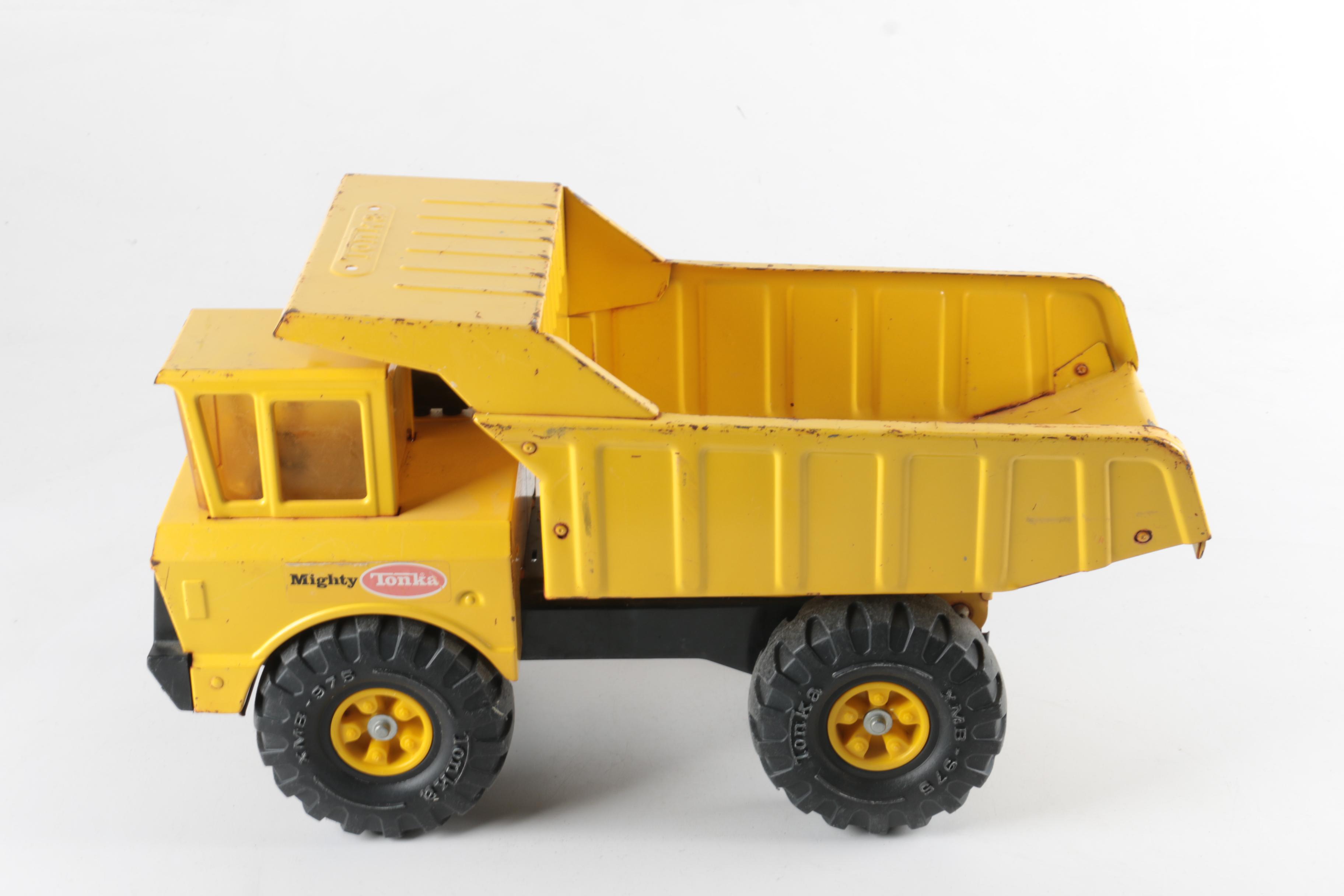 Vintage Metal "Mighty Tonka" Dump Truck