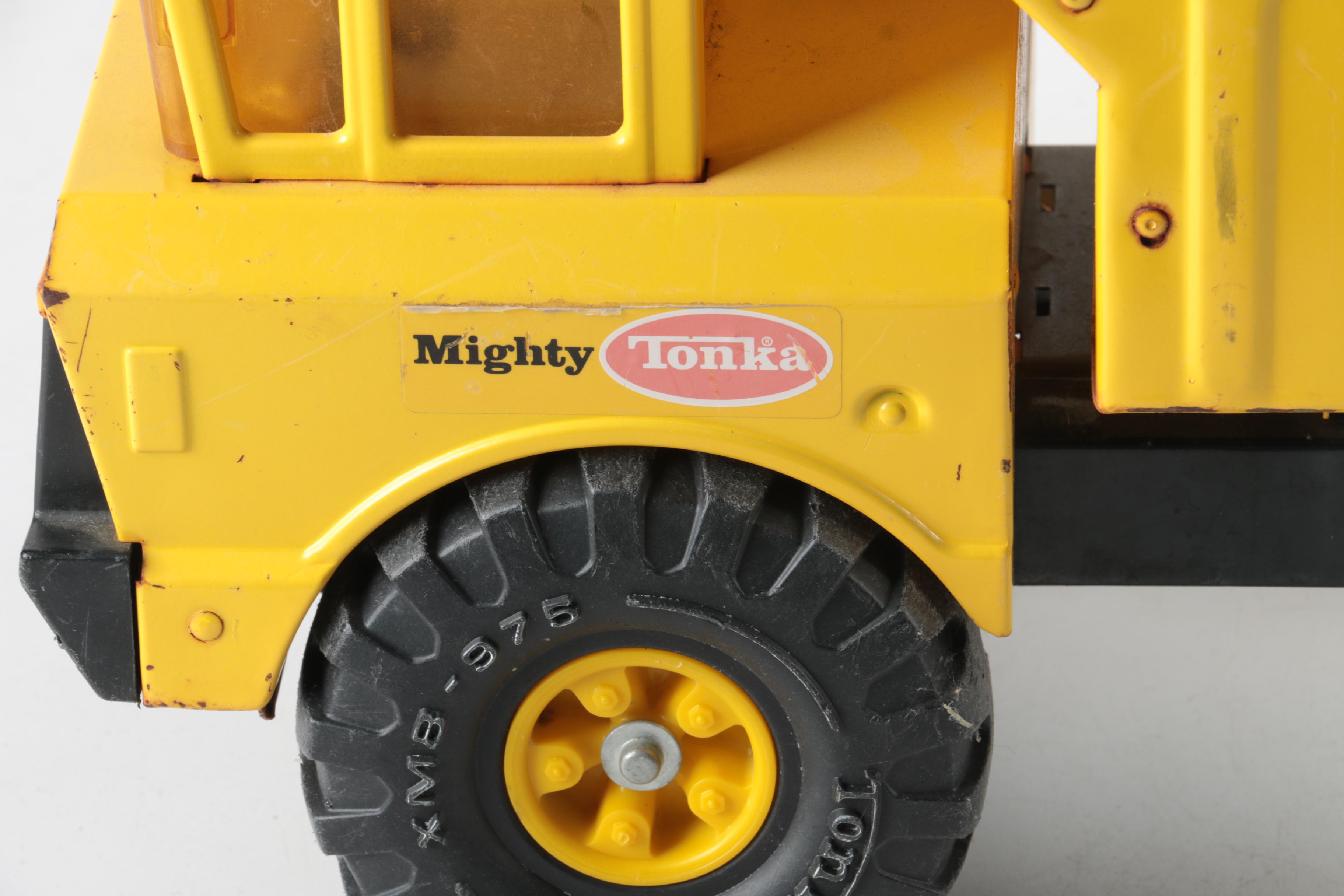 Vintage Metal "Mighty Tonka" Dump Truck