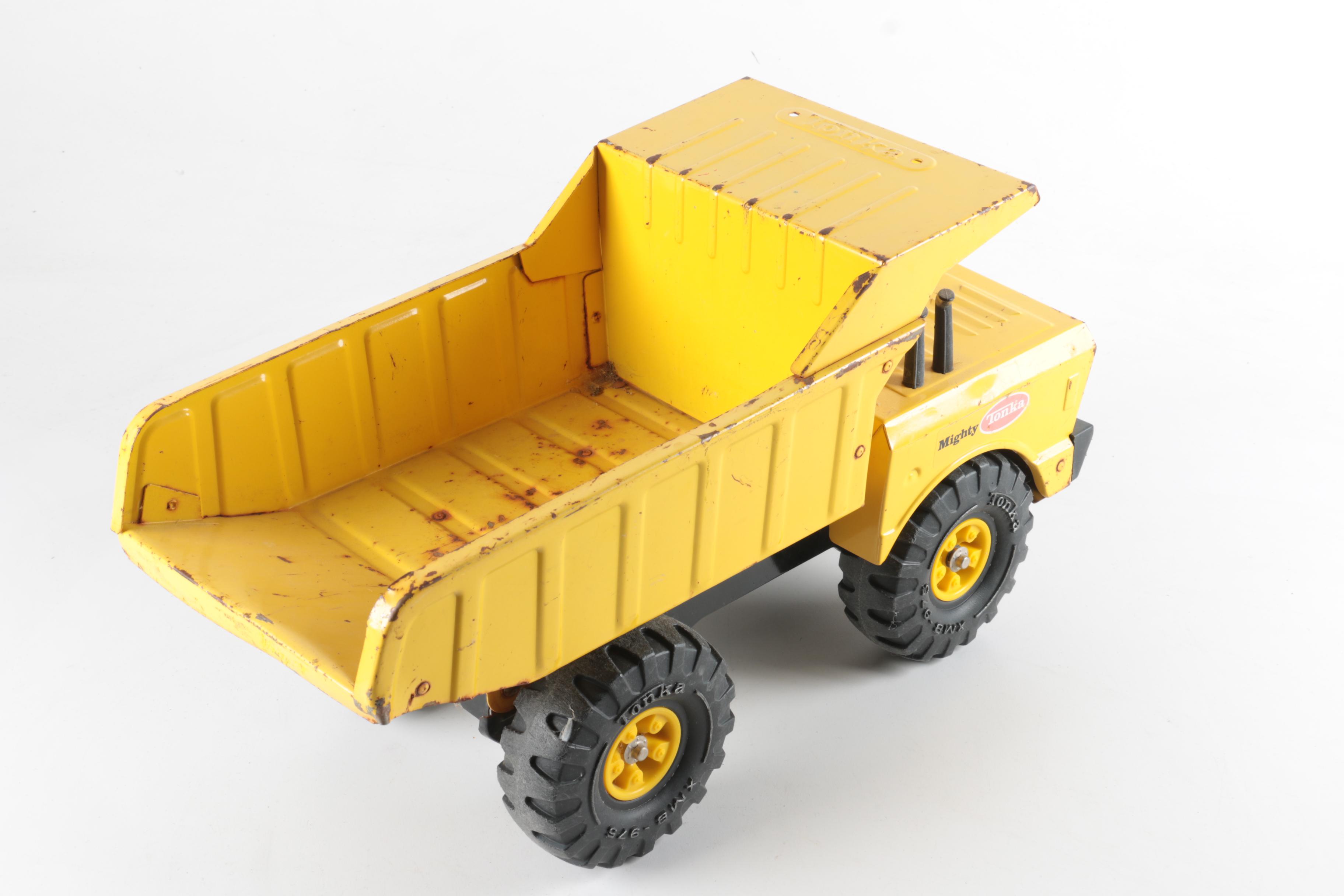 Vintage Metal "Mighty Tonka" Dump Truck