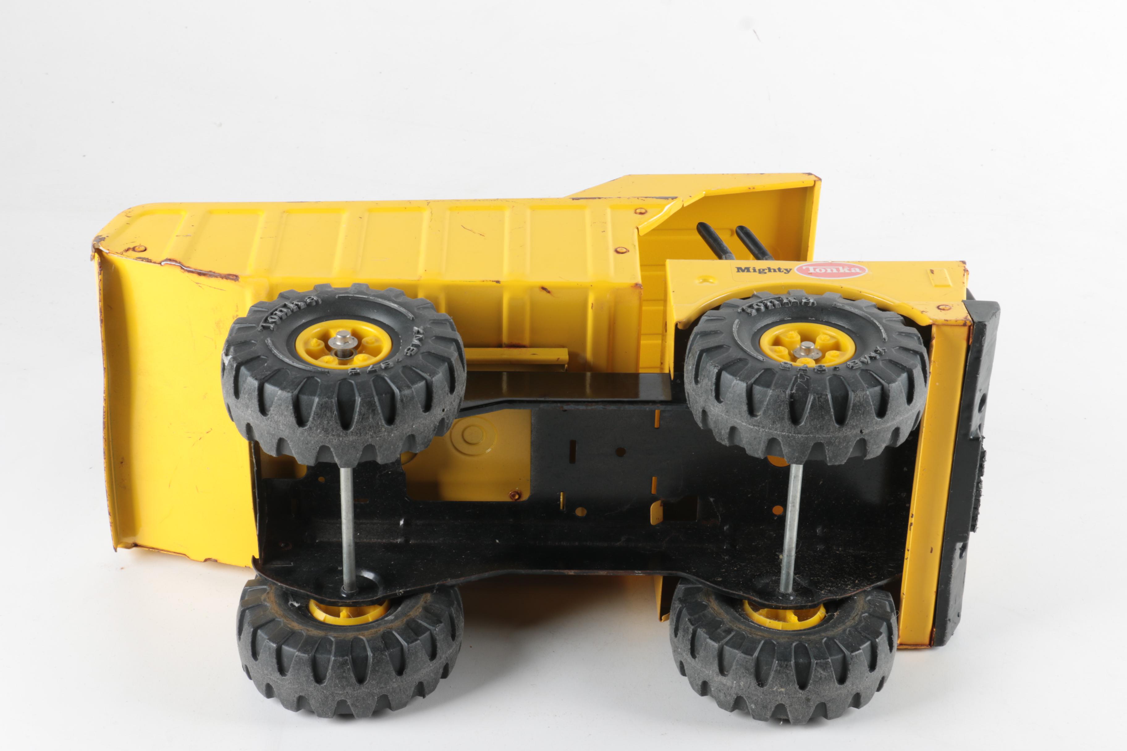 Vintage Metal "Mighty Tonka" Dump Truck