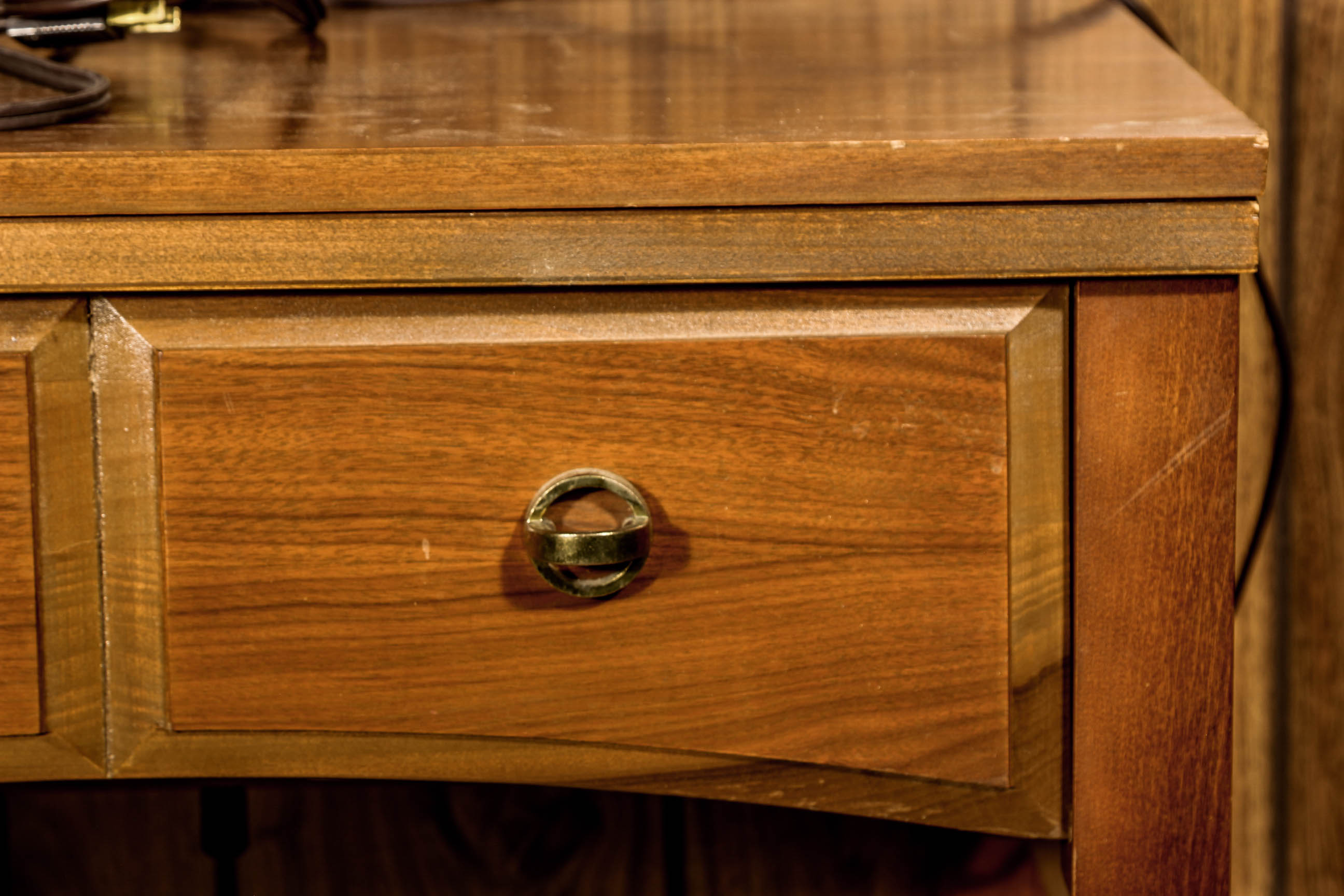 Singer Sewing Machine "Stylist 534" Cabinet