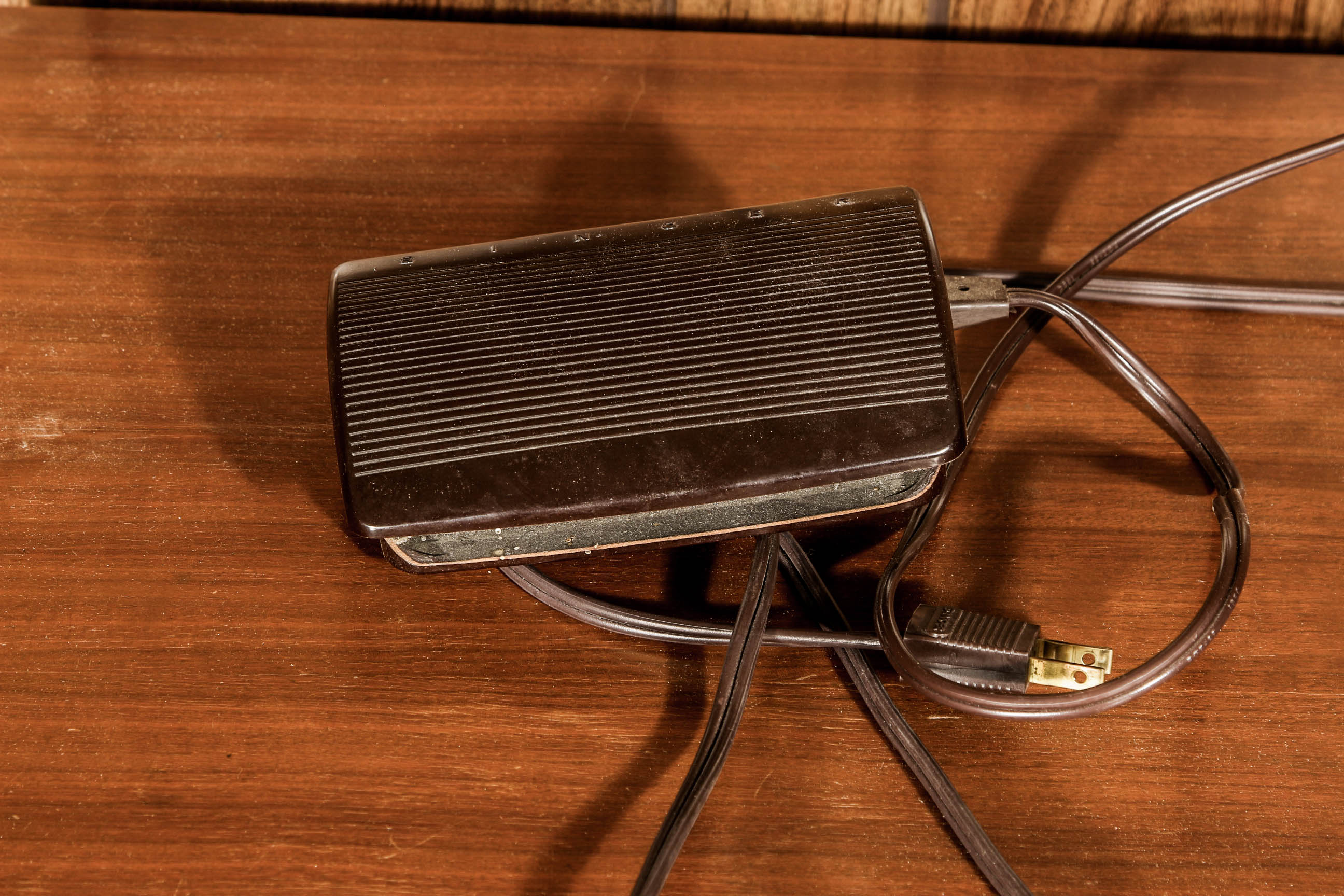 Singer Sewing Machine "Stylist 534" Cabinet