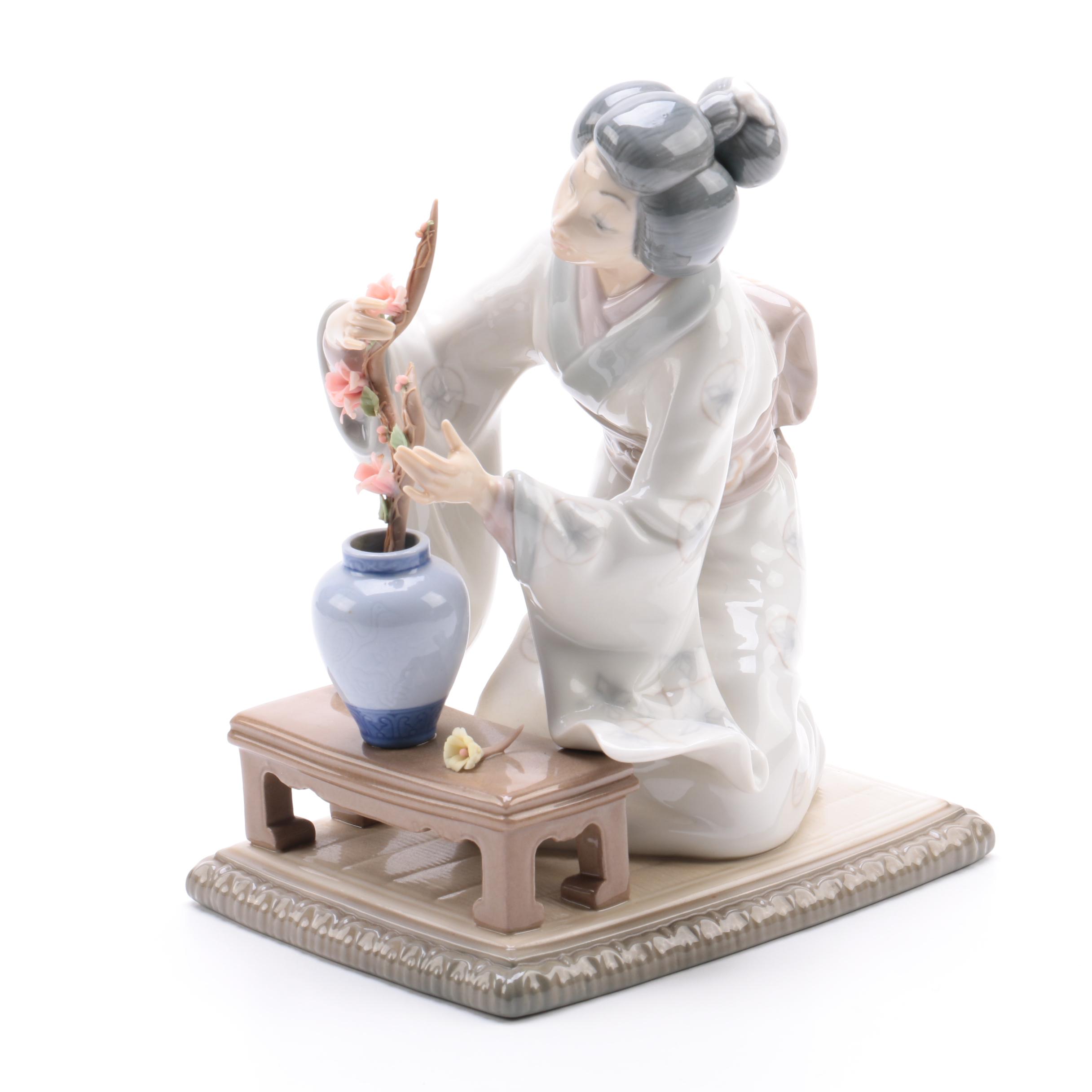 Lladró "Japanese Girl Decorating" Porcelain Figurine