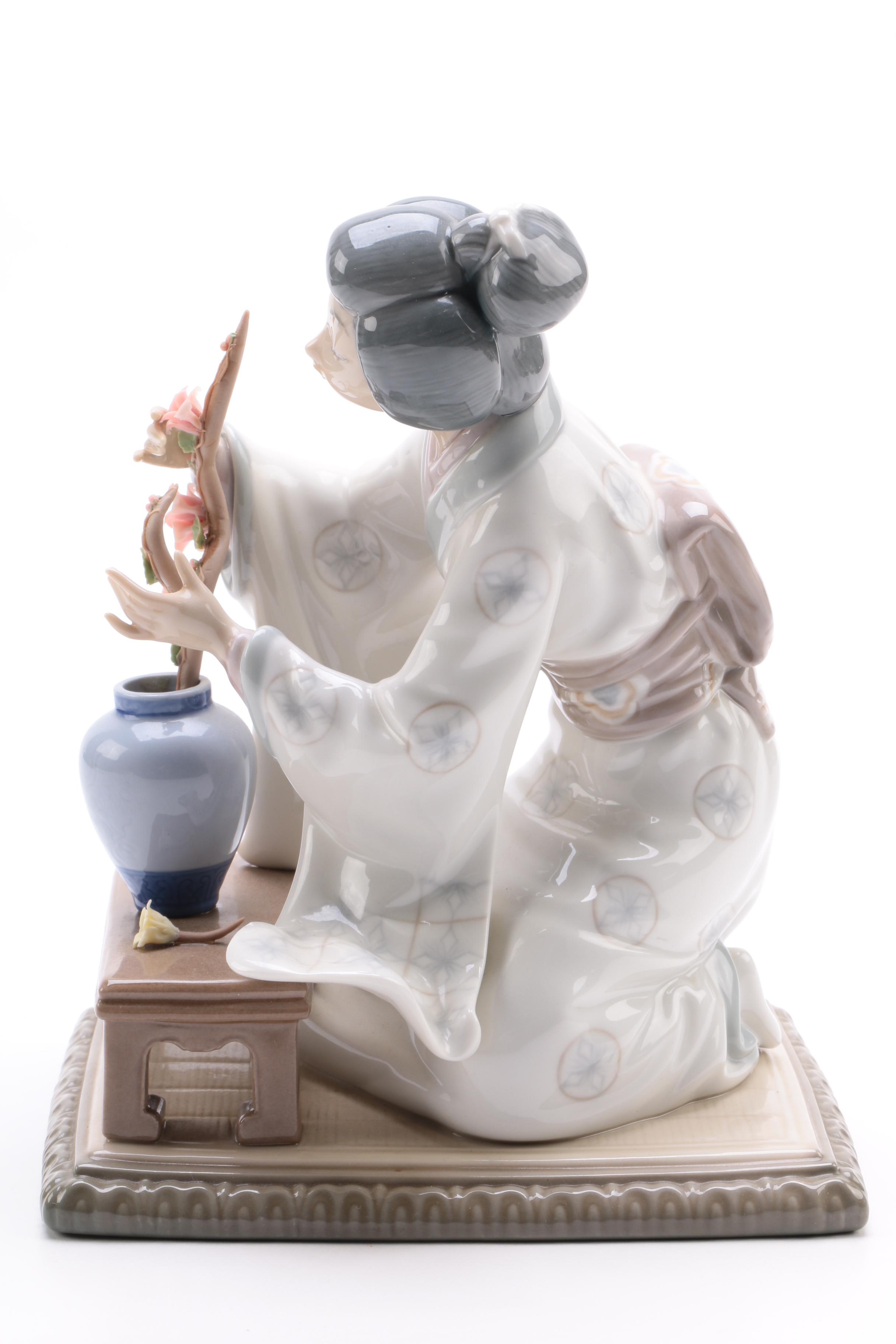 Lladró "Japanese Girl Decorating" Porcelain Figurine
