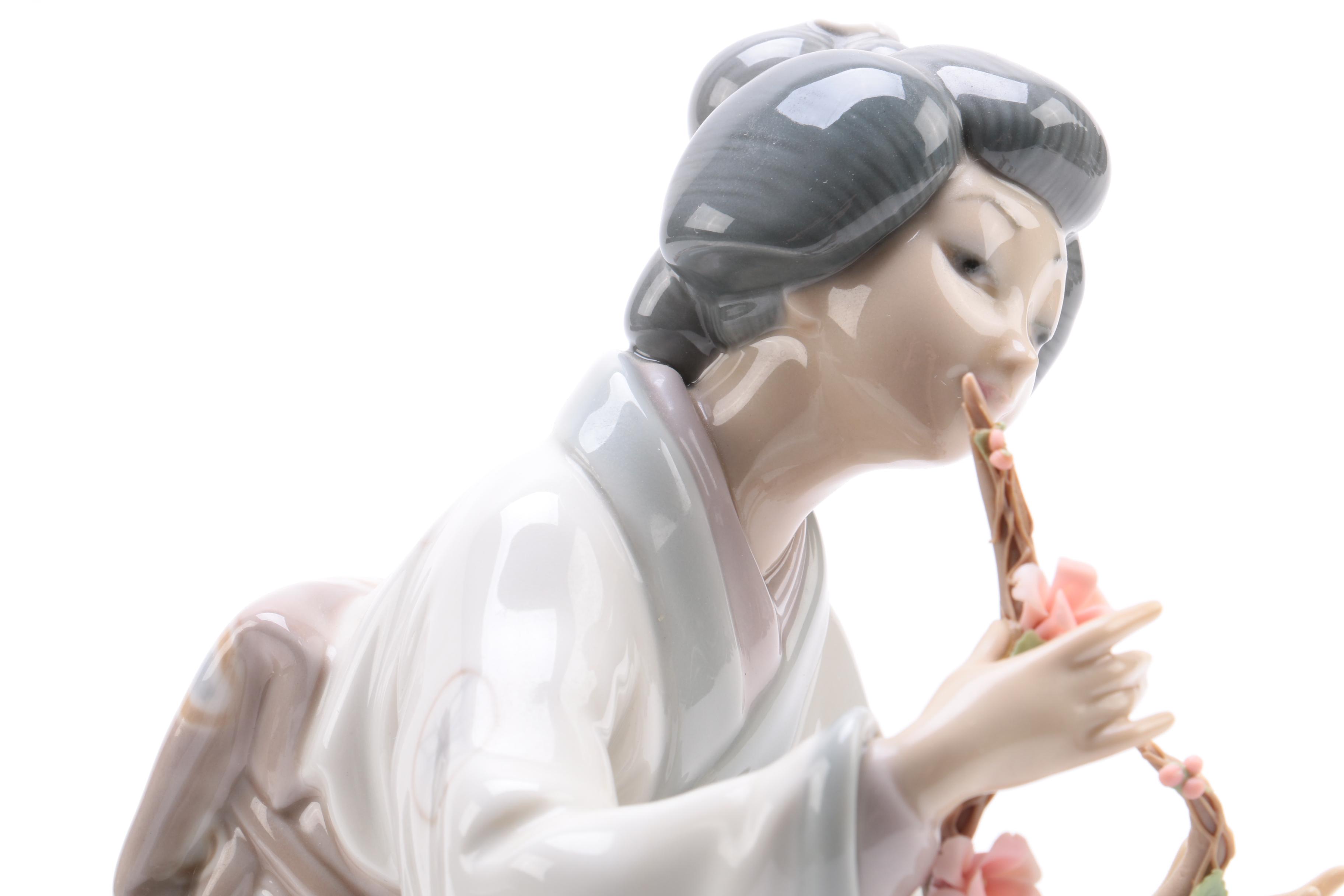 Lladró "Japanese Girl Decorating" Porcelain Figurine