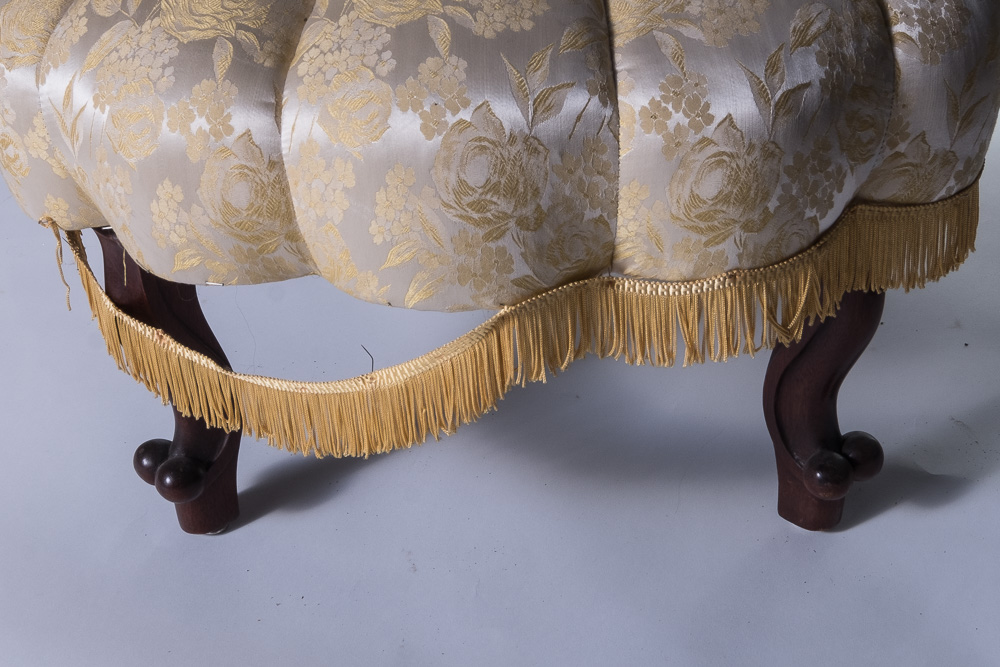 Early Victorian Shell-Back Slipper Chair