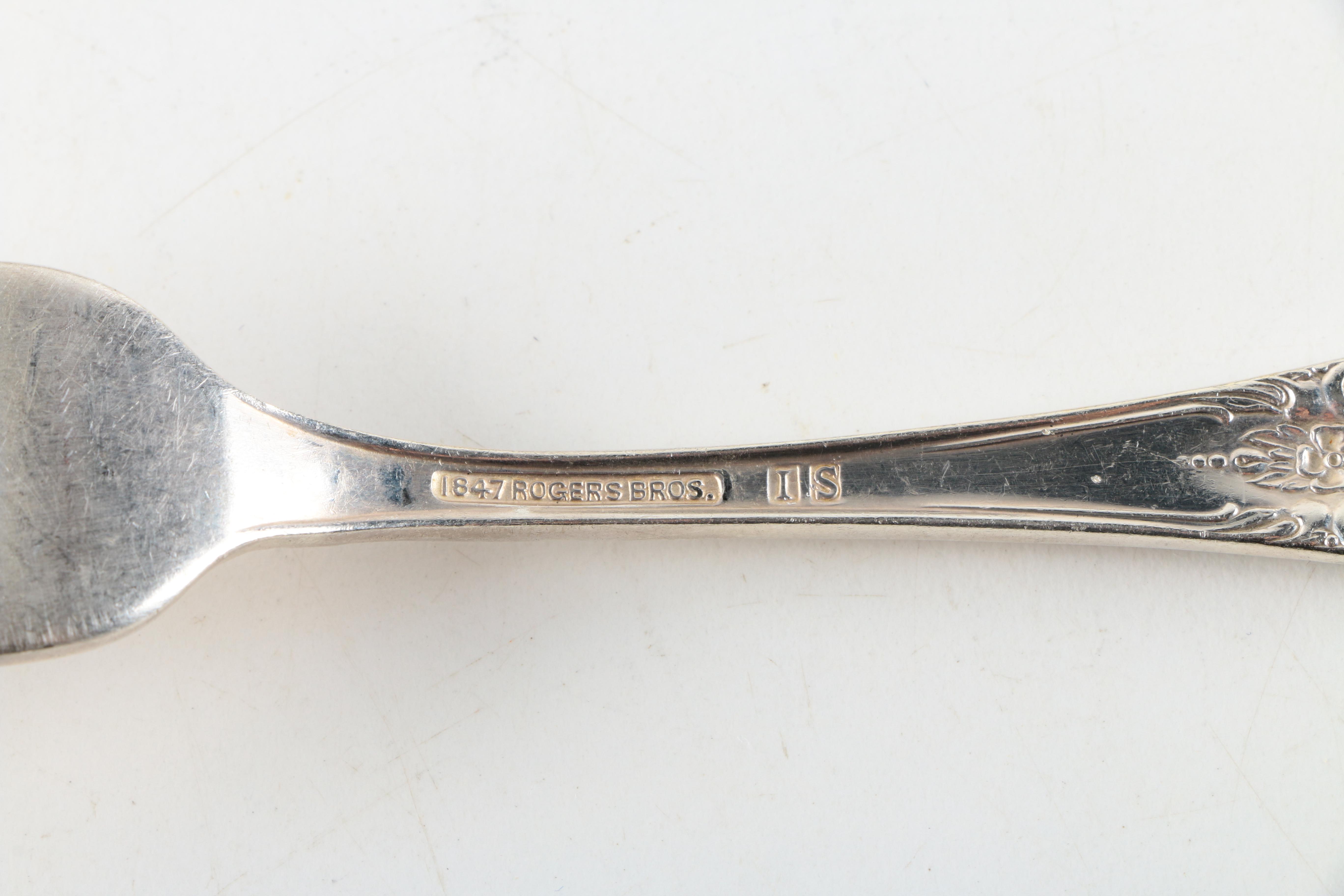 1847 Rogers Bros "Heritage" Silver Plate Flatware Set