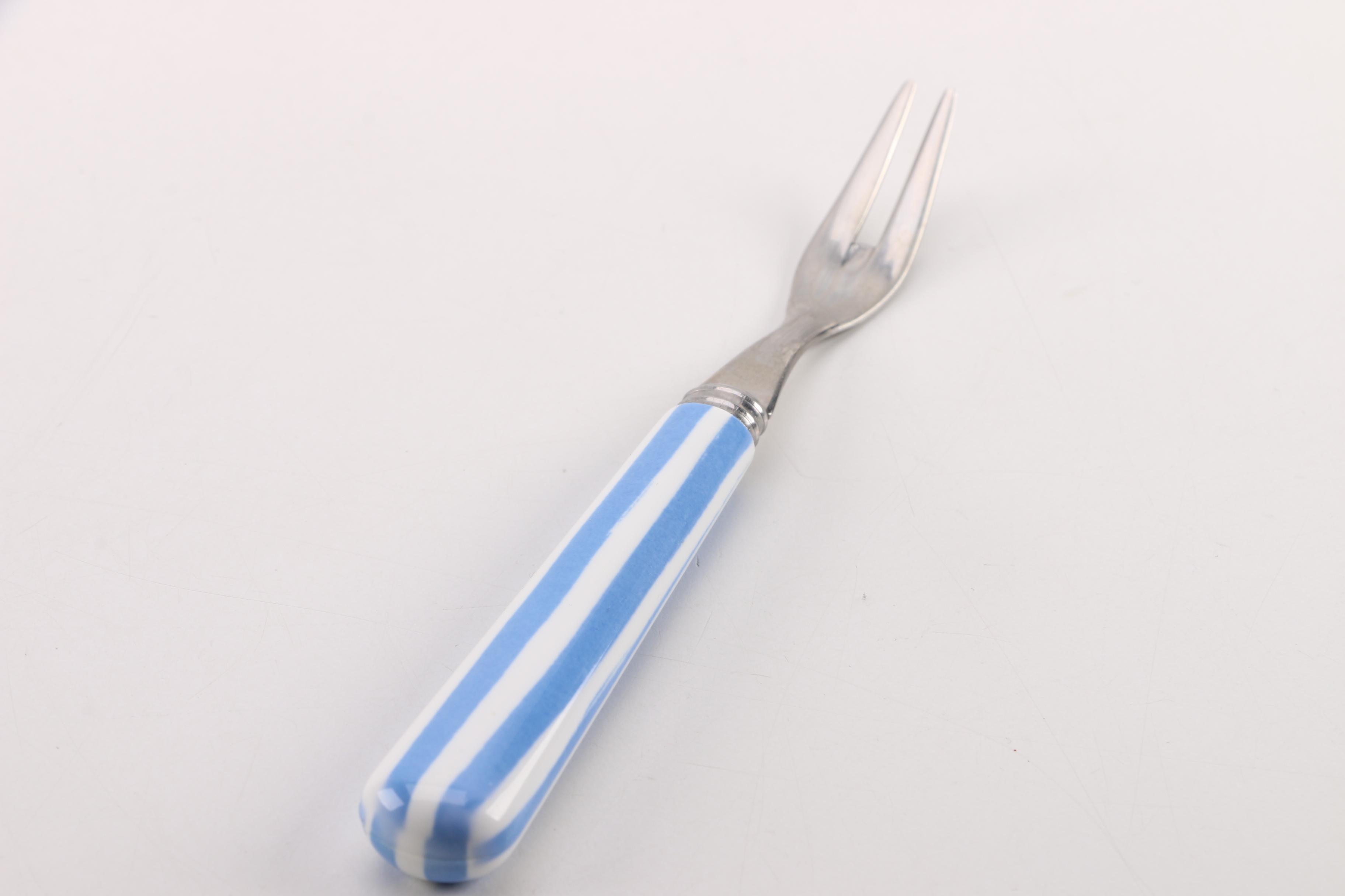 Sabre Flatware Set with Vibrantly Colored Handles