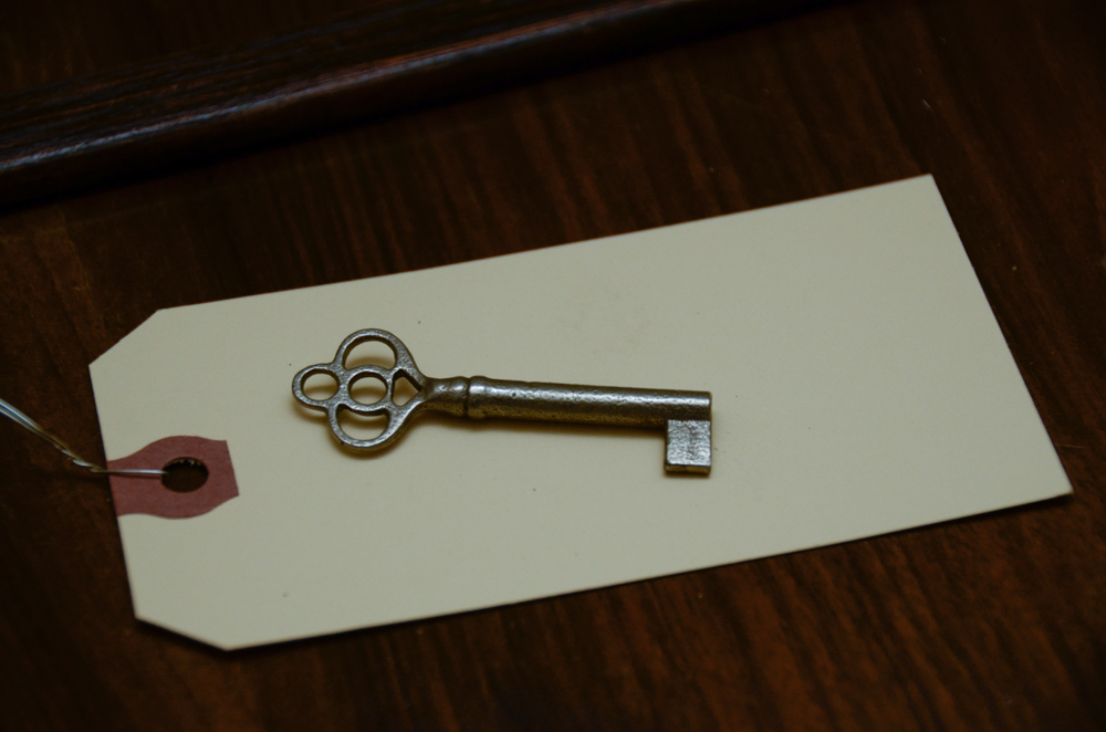 Vintage Art Deco Style Lighted Vitrine