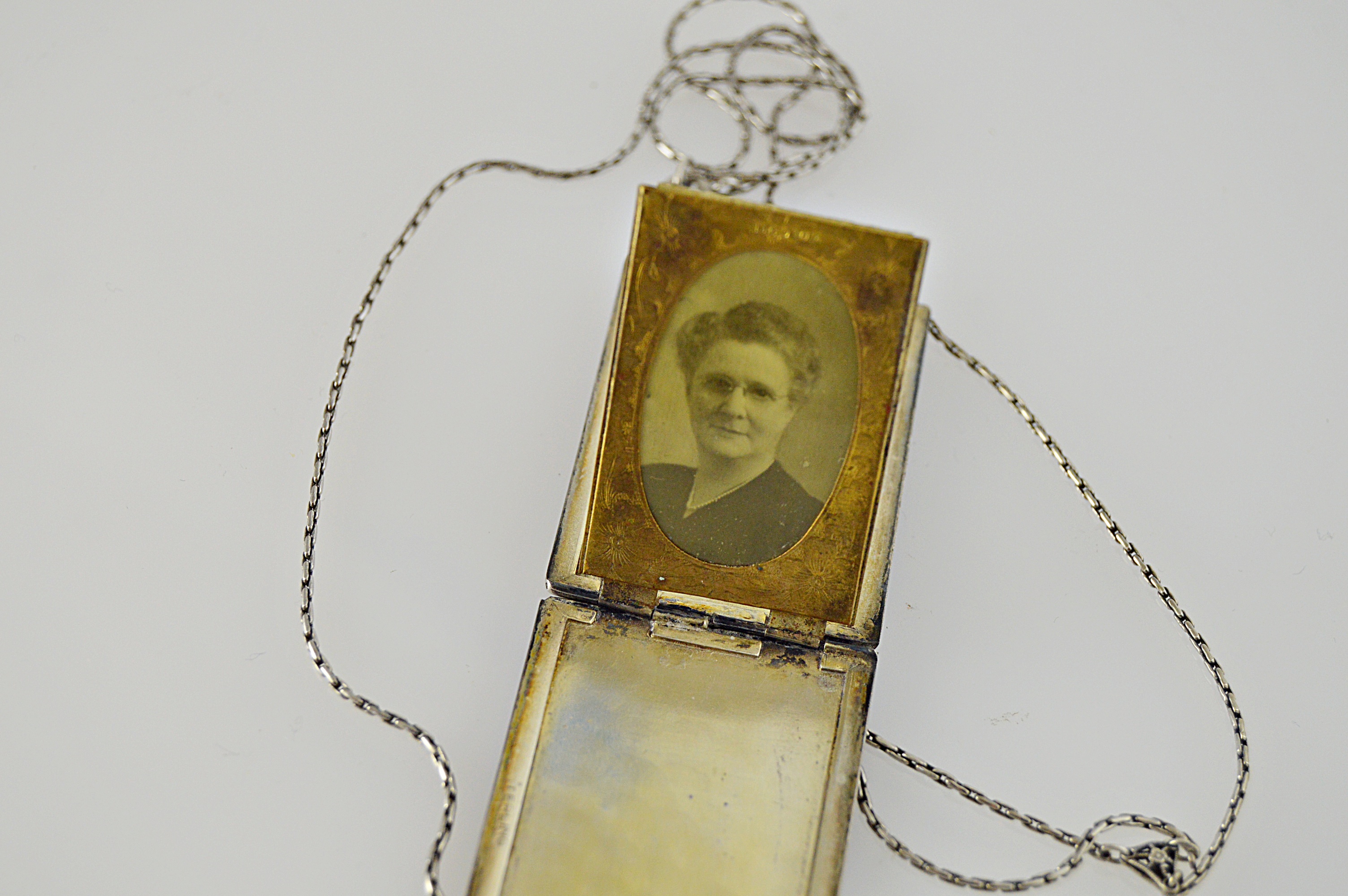 Edwardian Wolcott Sterling Silver Locket Pendant Necklace