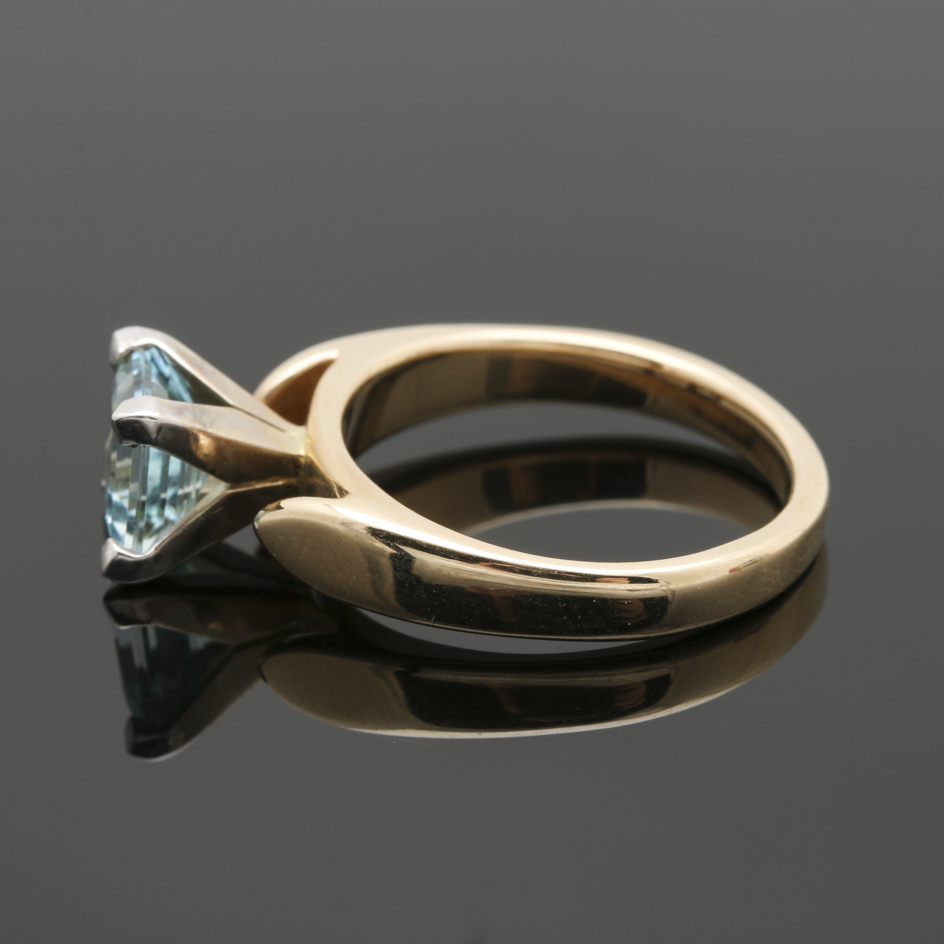 14K Yellow Gold Aquamarine Ring