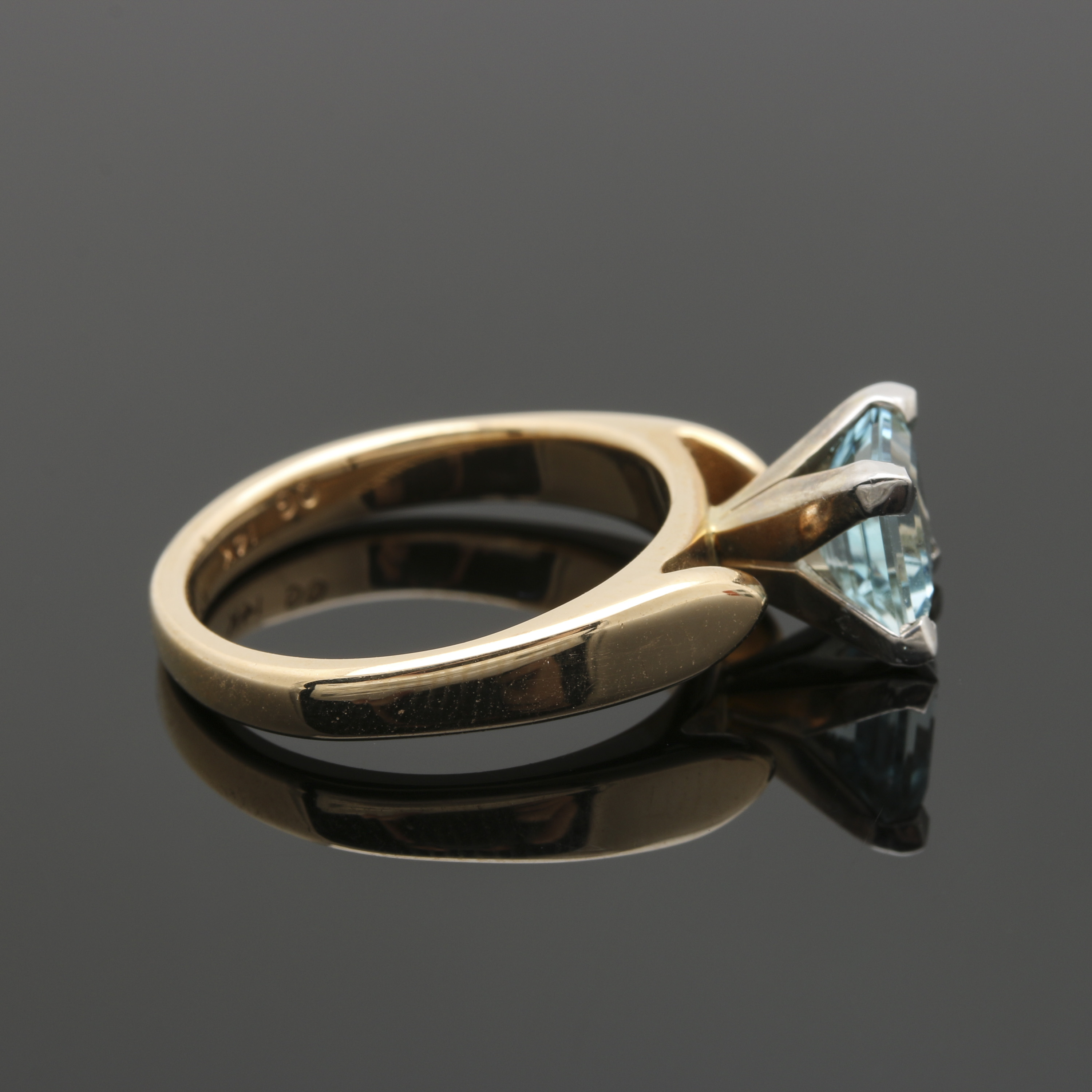 14K Yellow Gold Aquamarine Ring