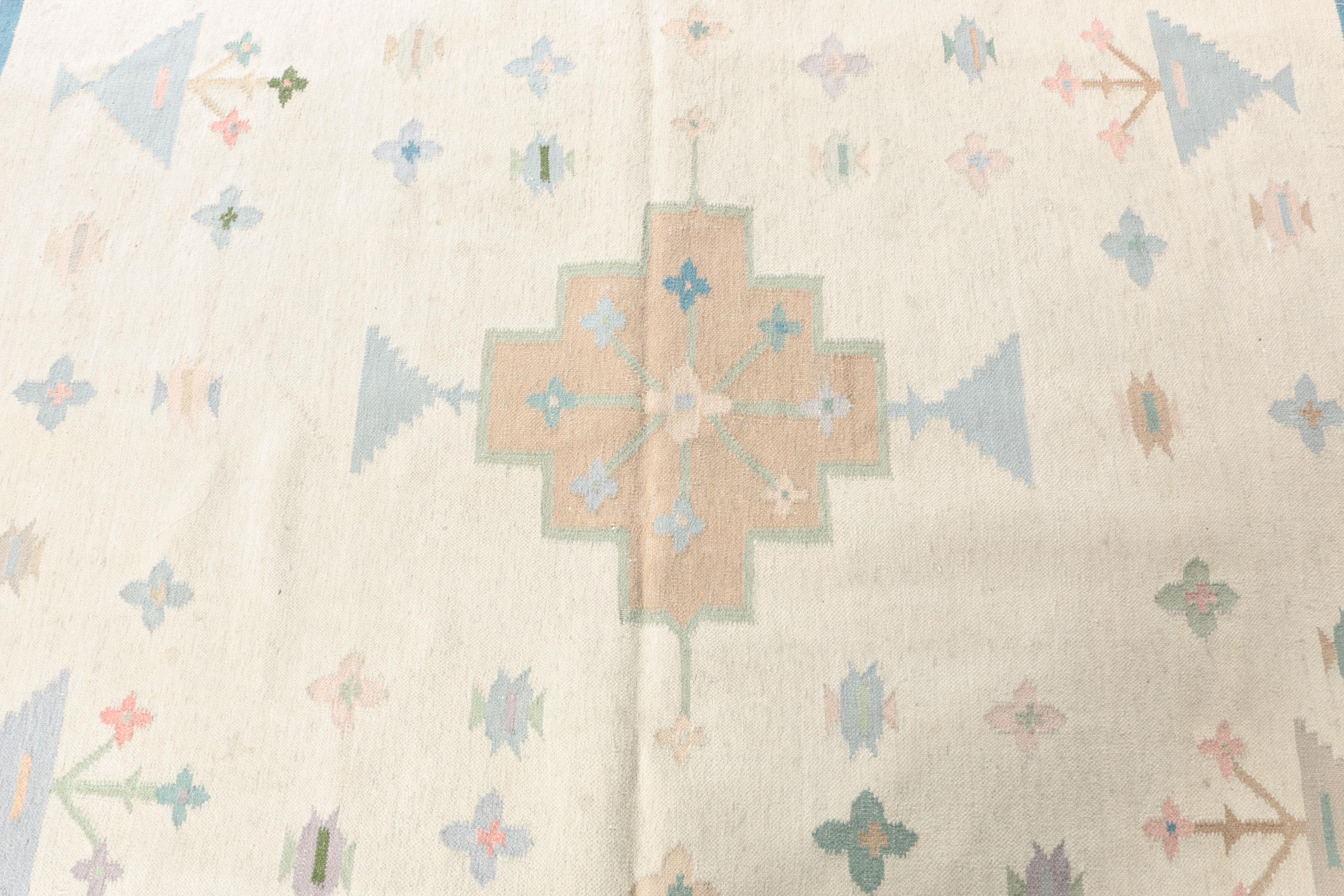 Handwoven Floral Dhurrie Wool Area Rug