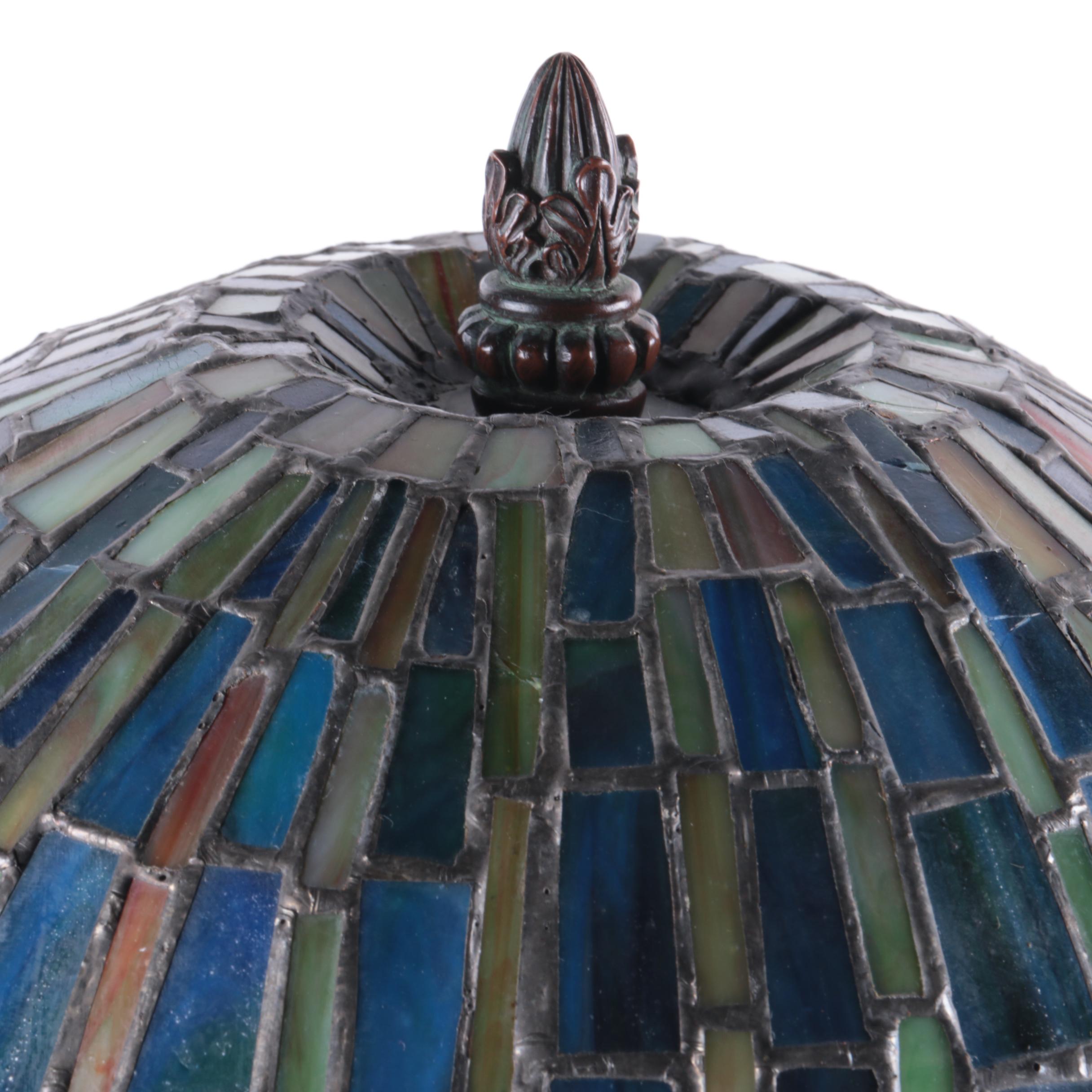 Reproduction Tiffany Style Water Lily Themed Stained Glass Table Lamp