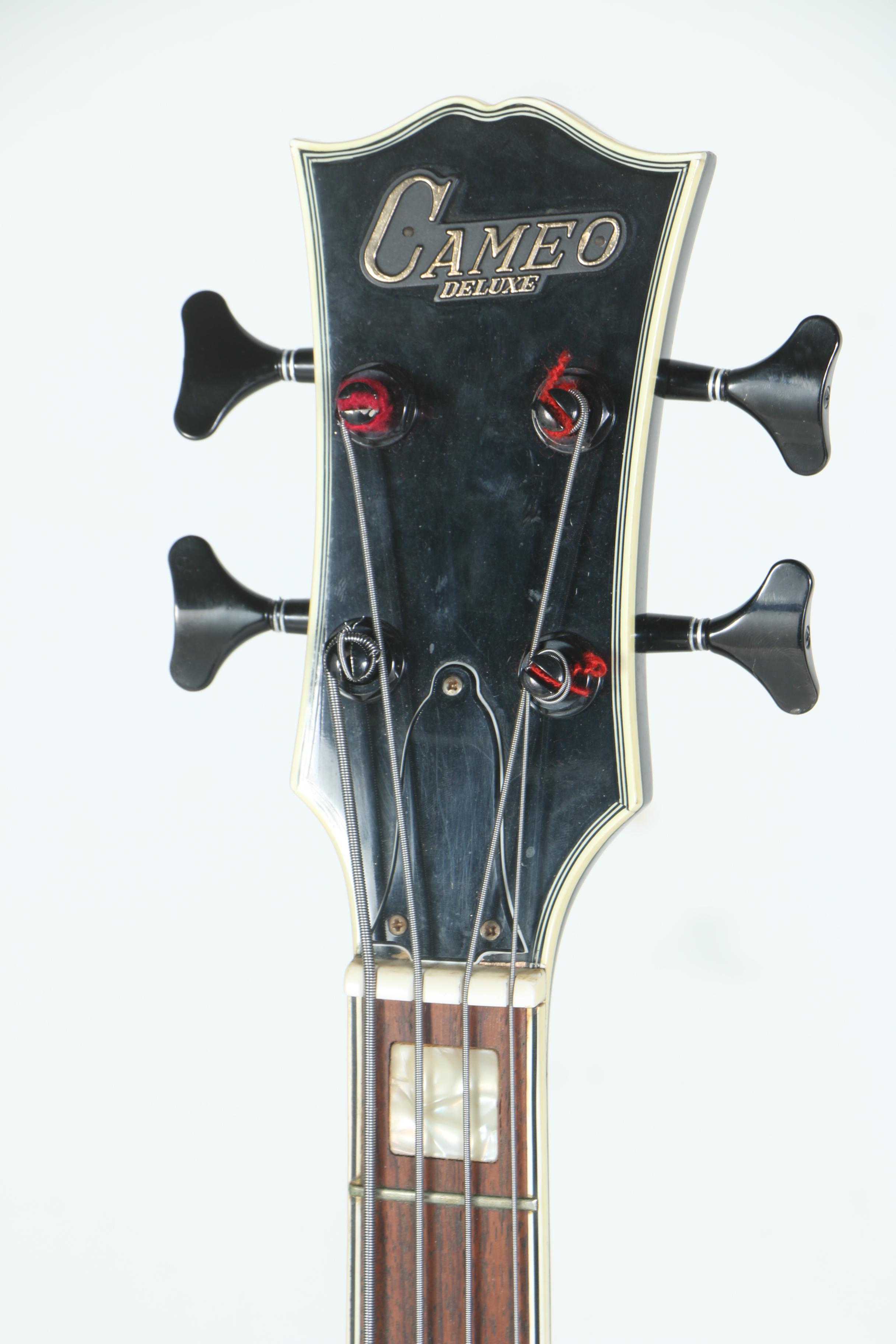 Cameo Deluxe 1960s Electric Bass Guitar with Case