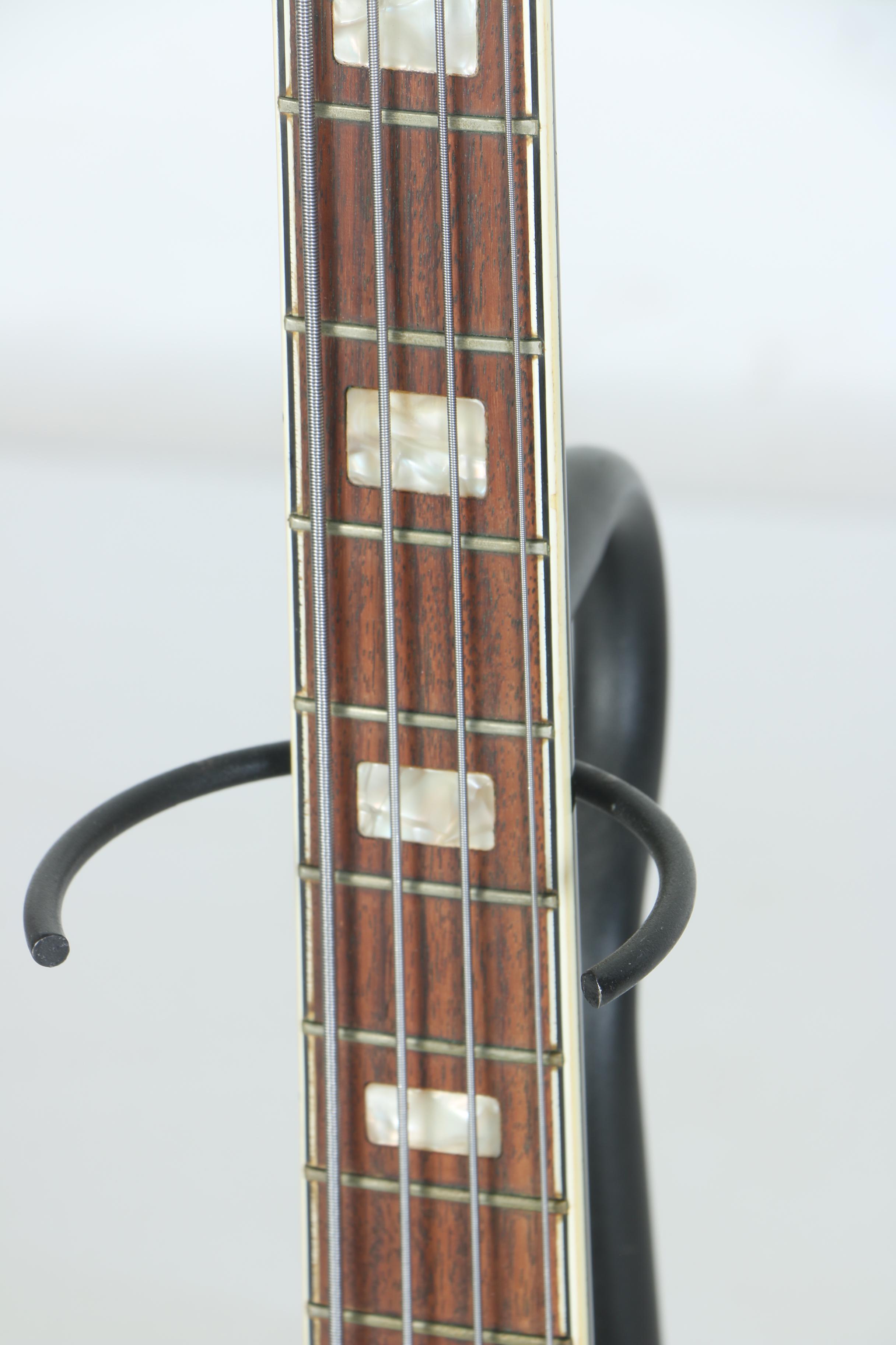 Cameo Deluxe 1960s Electric Bass Guitar with Case