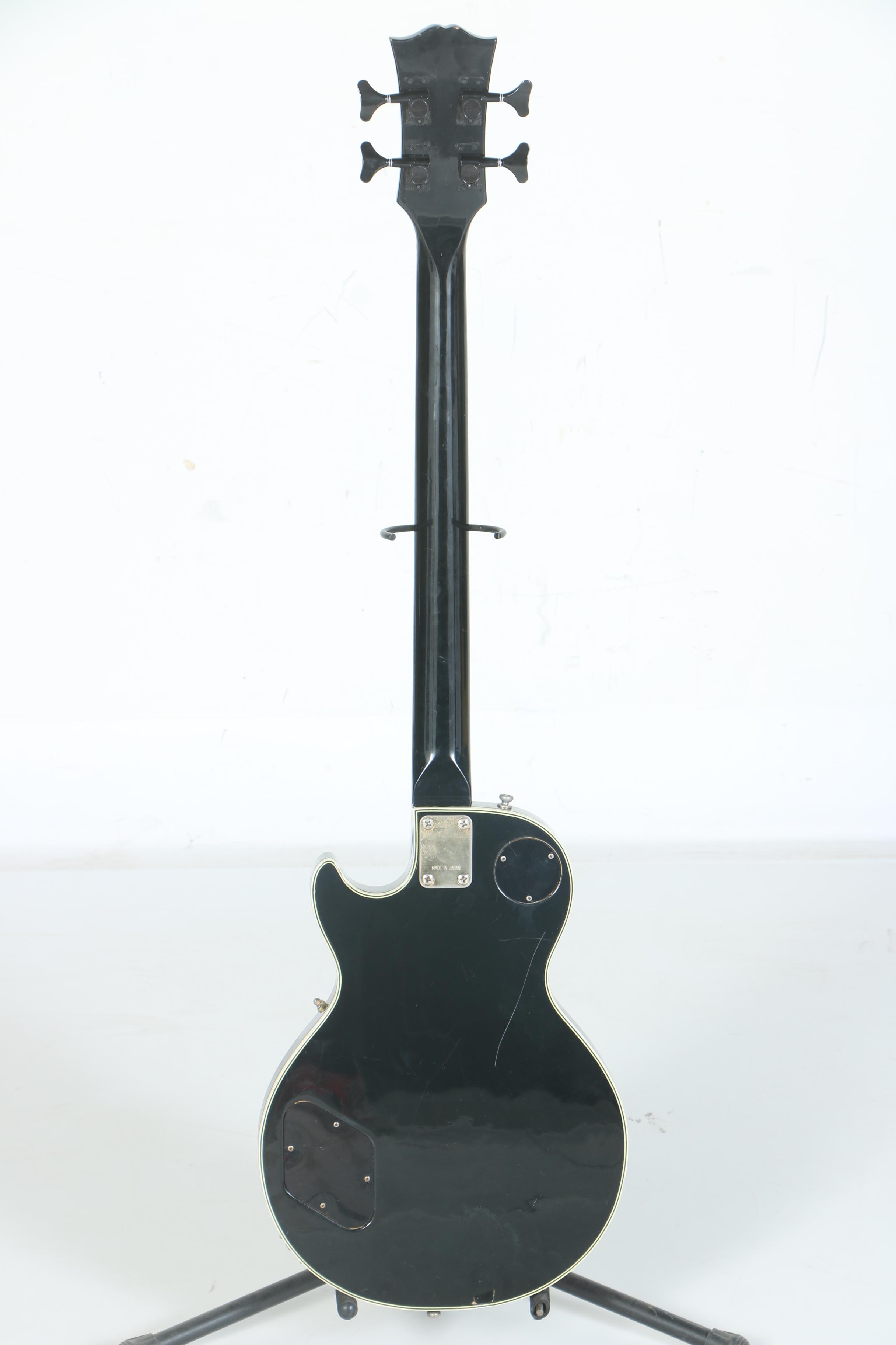 Cameo Deluxe 1960s Electric Bass Guitar with Case