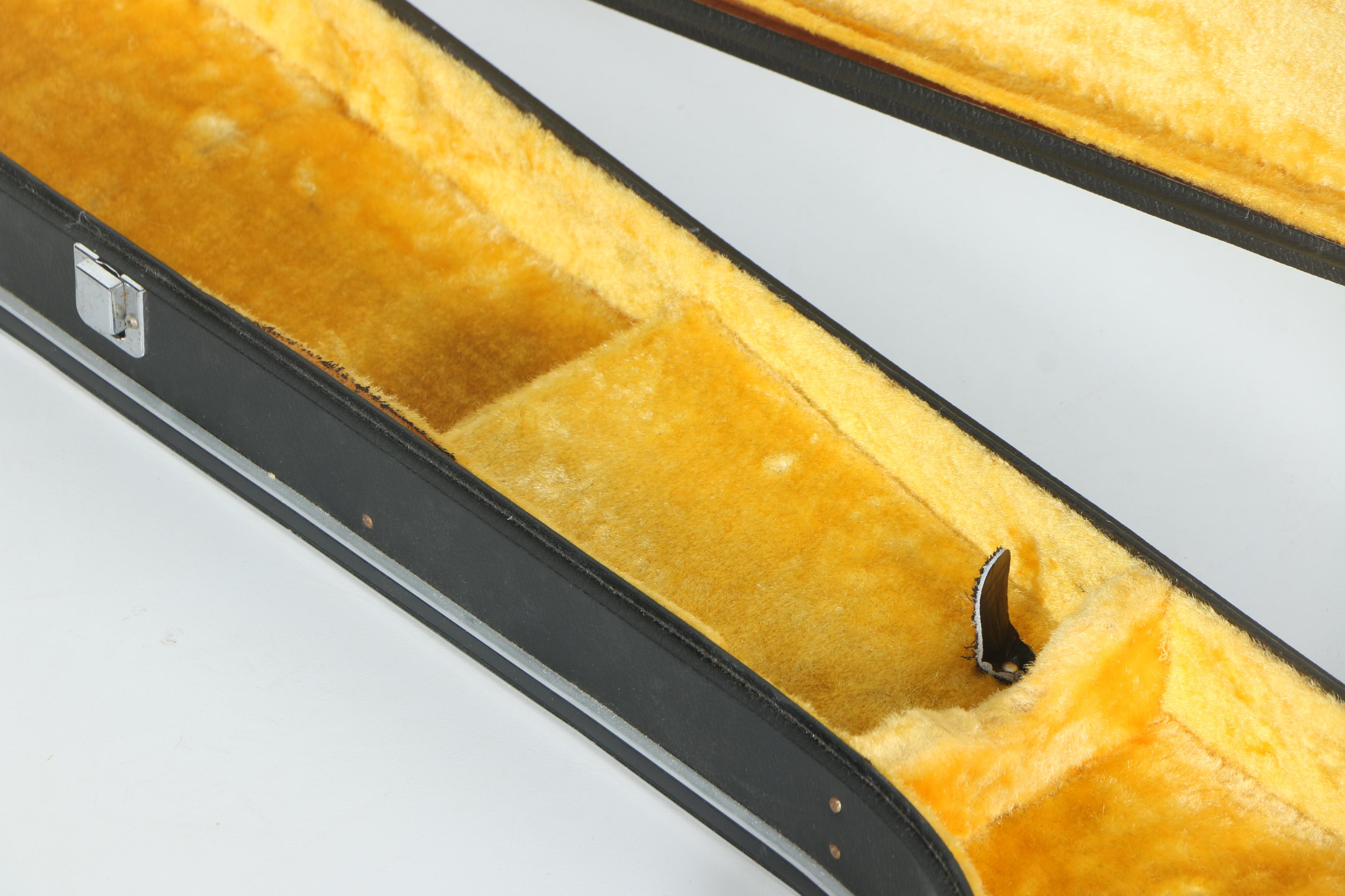 Cameo Deluxe 1960s Electric Bass Guitar with Case