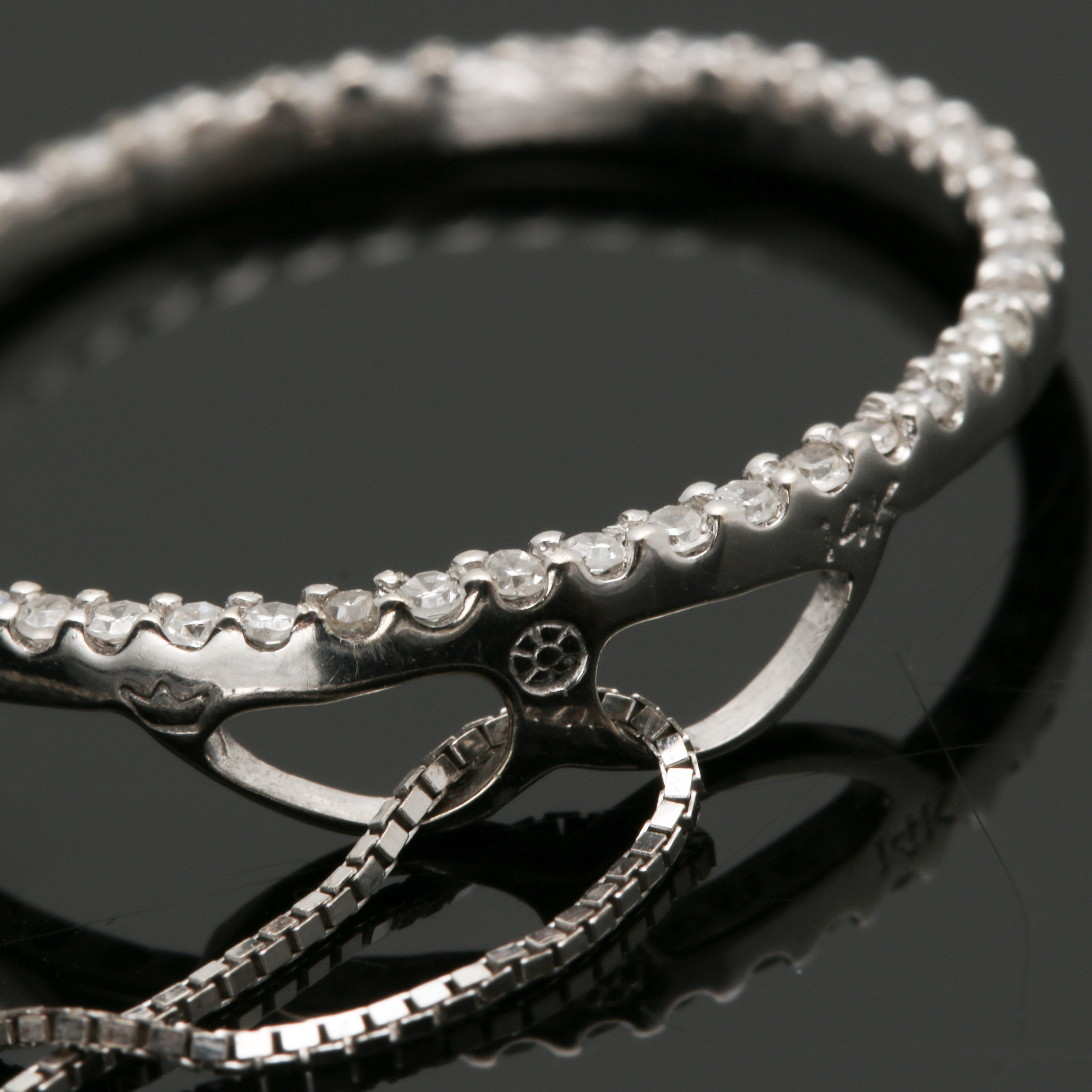 14K White Gold Diamond Circle Pendant Necklace