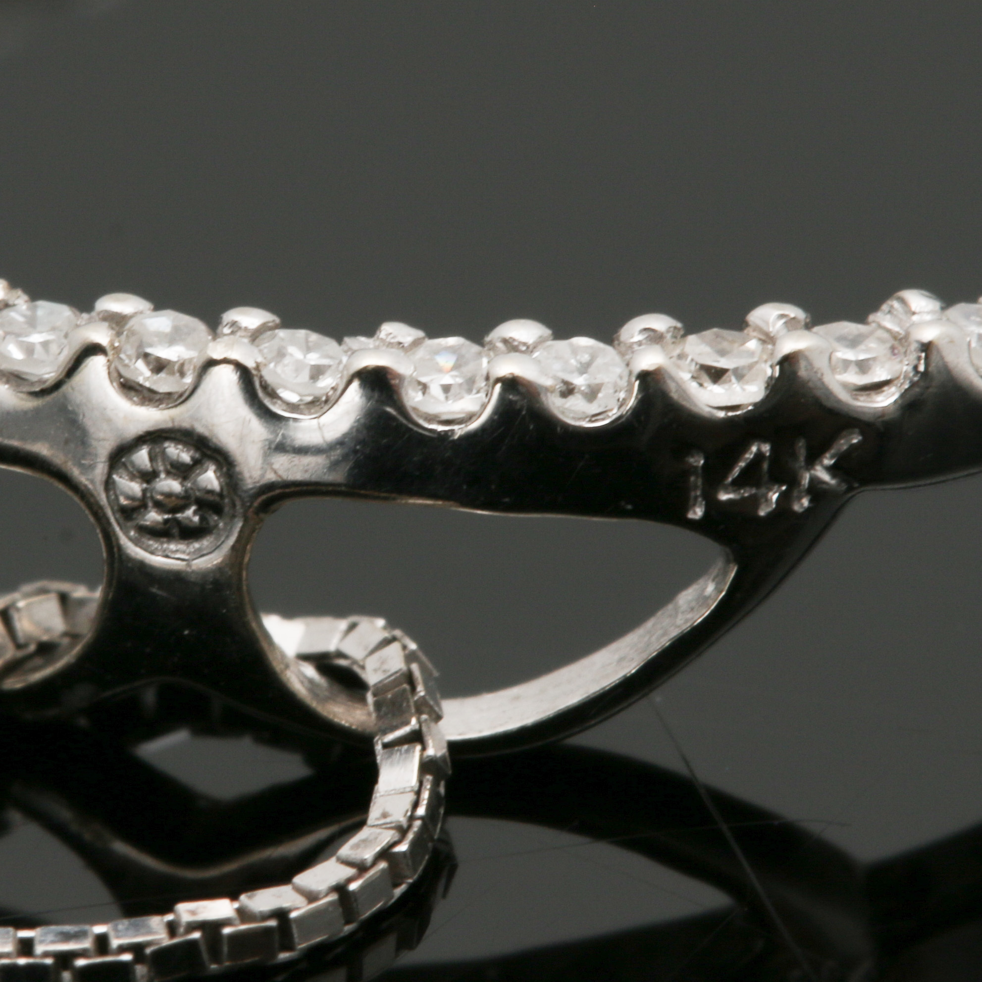 14K White Gold Diamond Circle Pendant Necklace