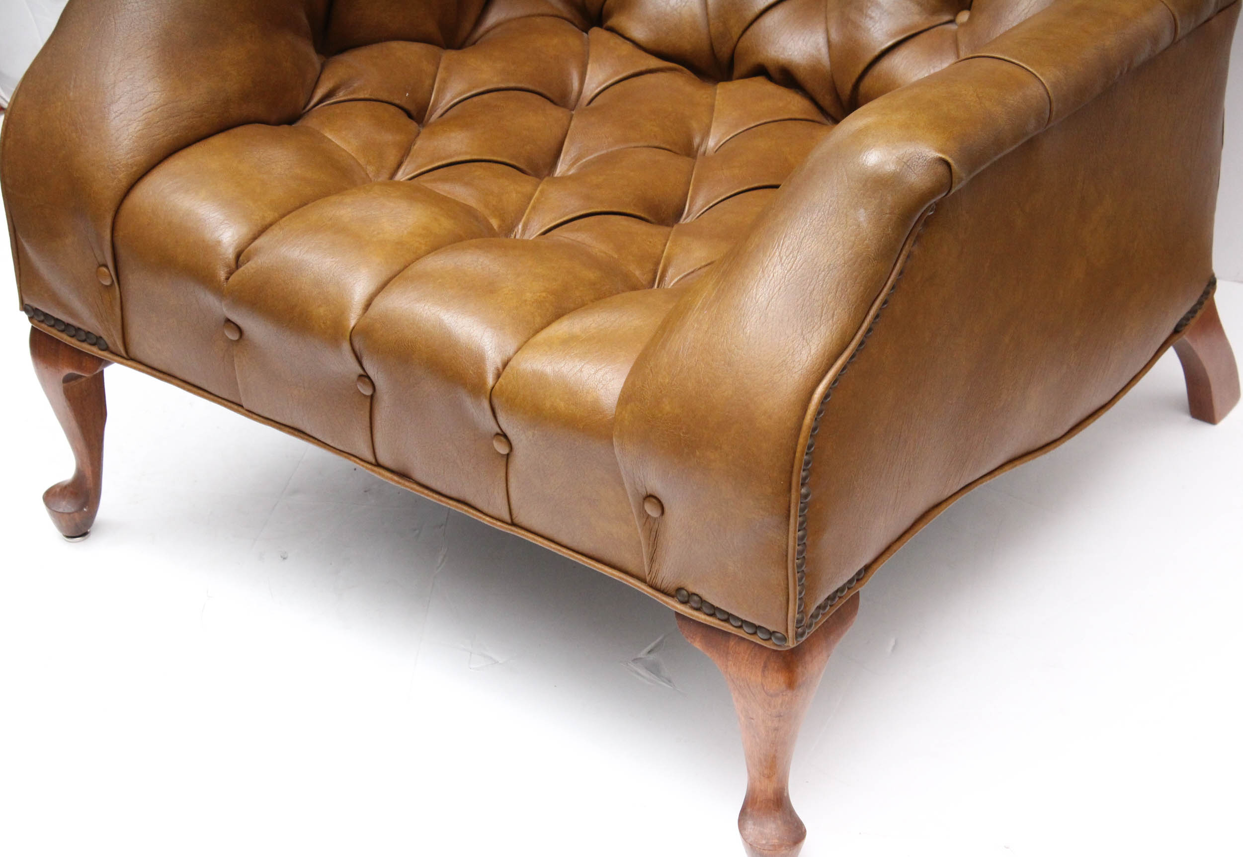 Vintage Sleepy Hollow Chair with Ottoman by Mall City Furniture