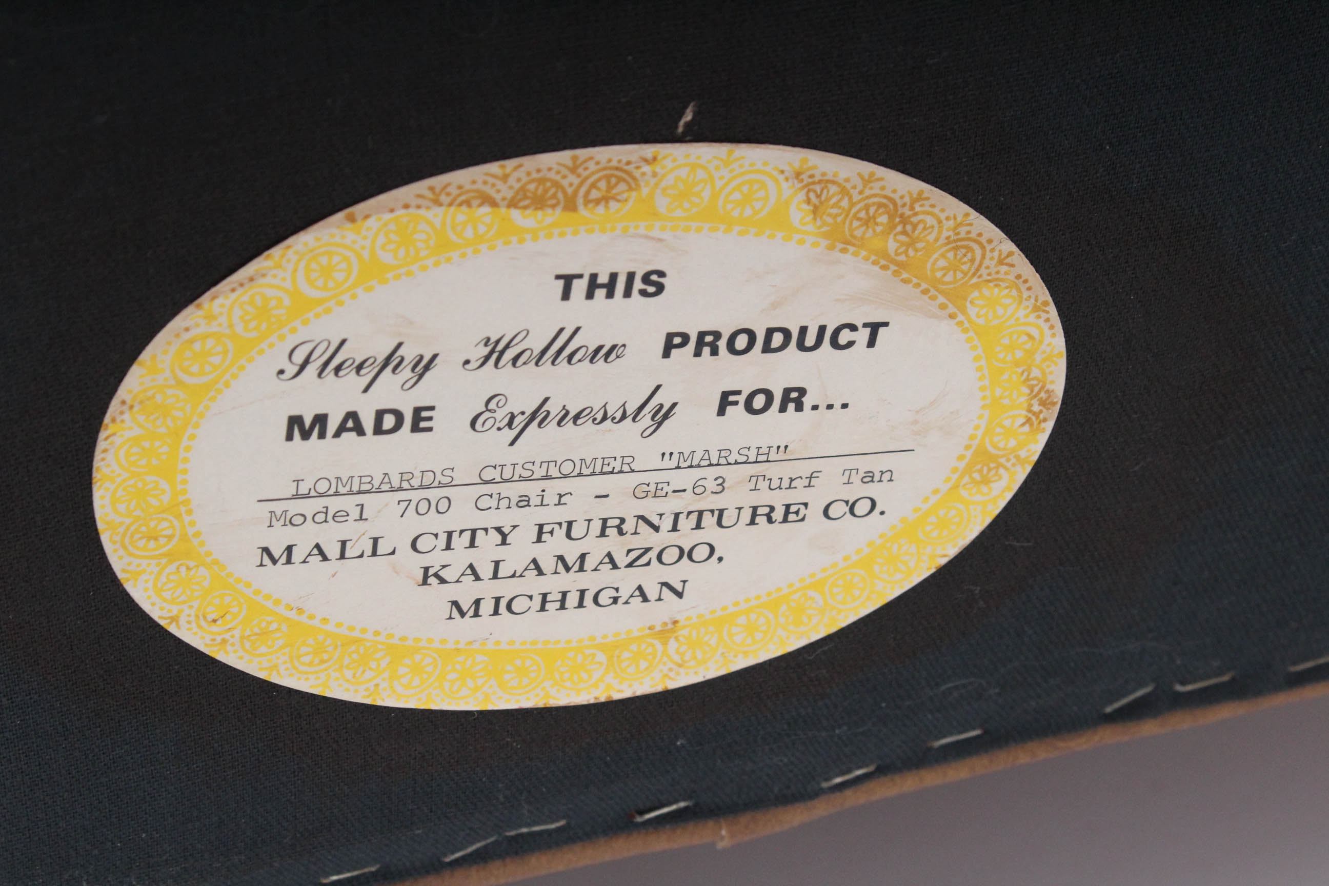 Vintage Sleepy Hollow Chair with Ottoman by Mall City Furniture