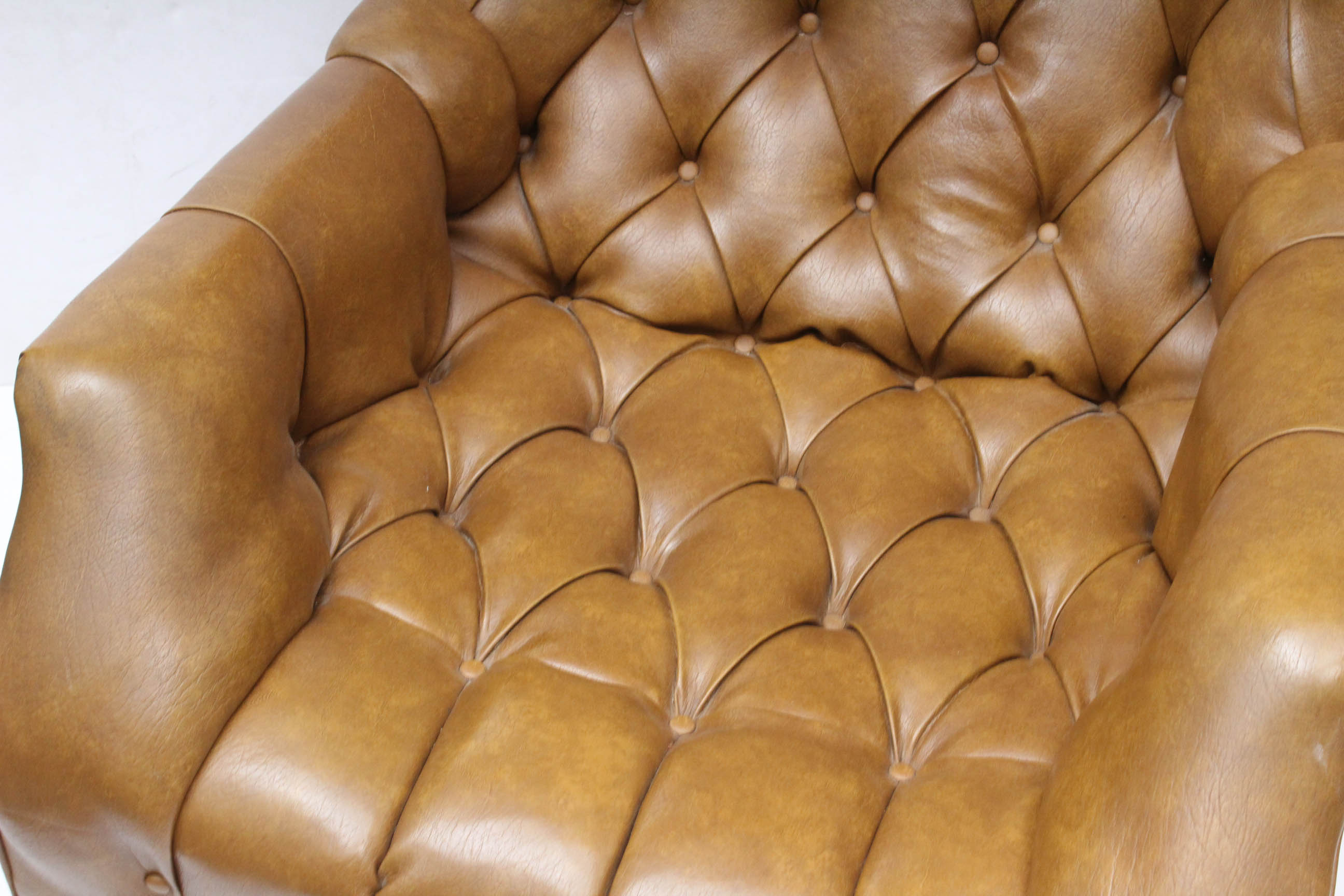 Vintage Sleepy Hollow Chair with Ottoman by Mall City Furniture