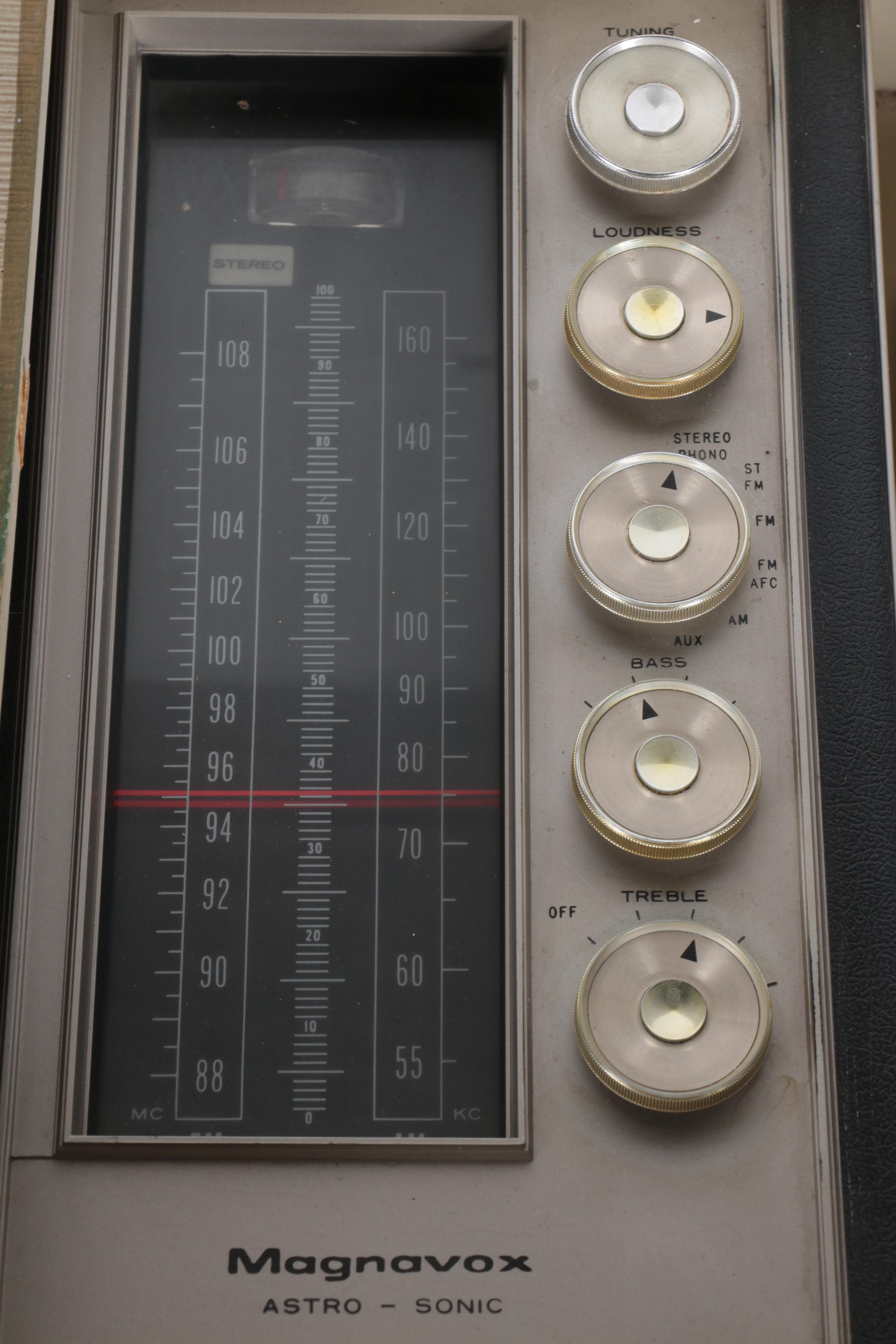 Vintage French Provincial Style Stereo Cabinet from Magnavox with Albums