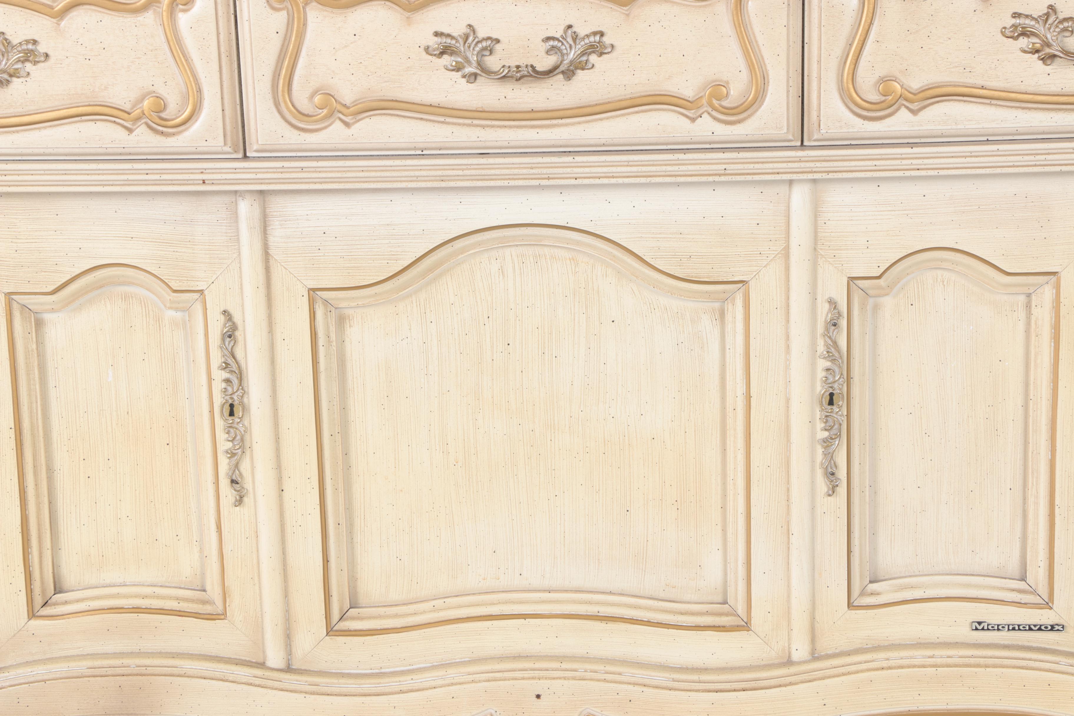 Vintage French Provincial Style Stereo Cabinet from Magnavox with Albums