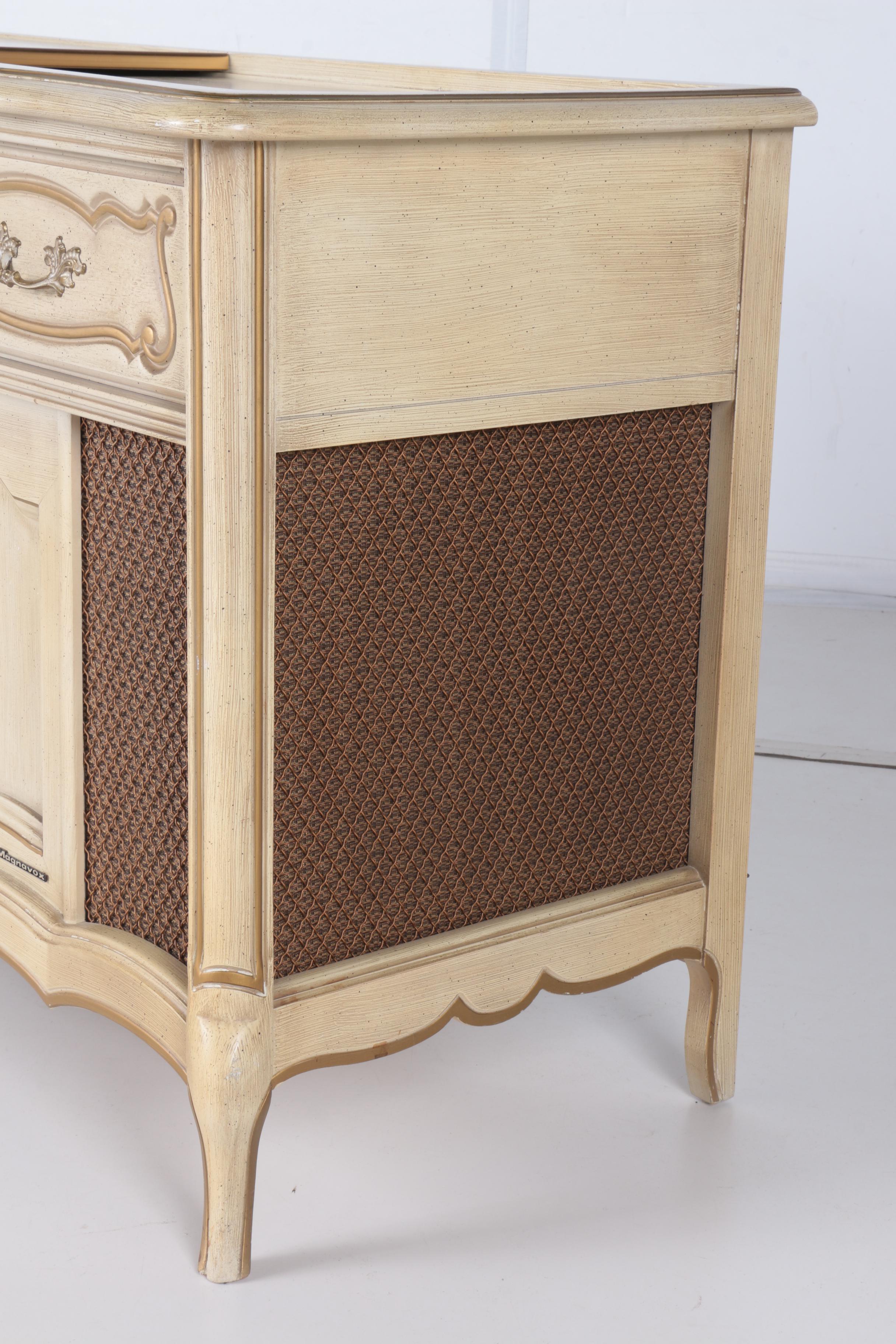 Vintage French Provincial Style Stereo Cabinet from Magnavox with Albums