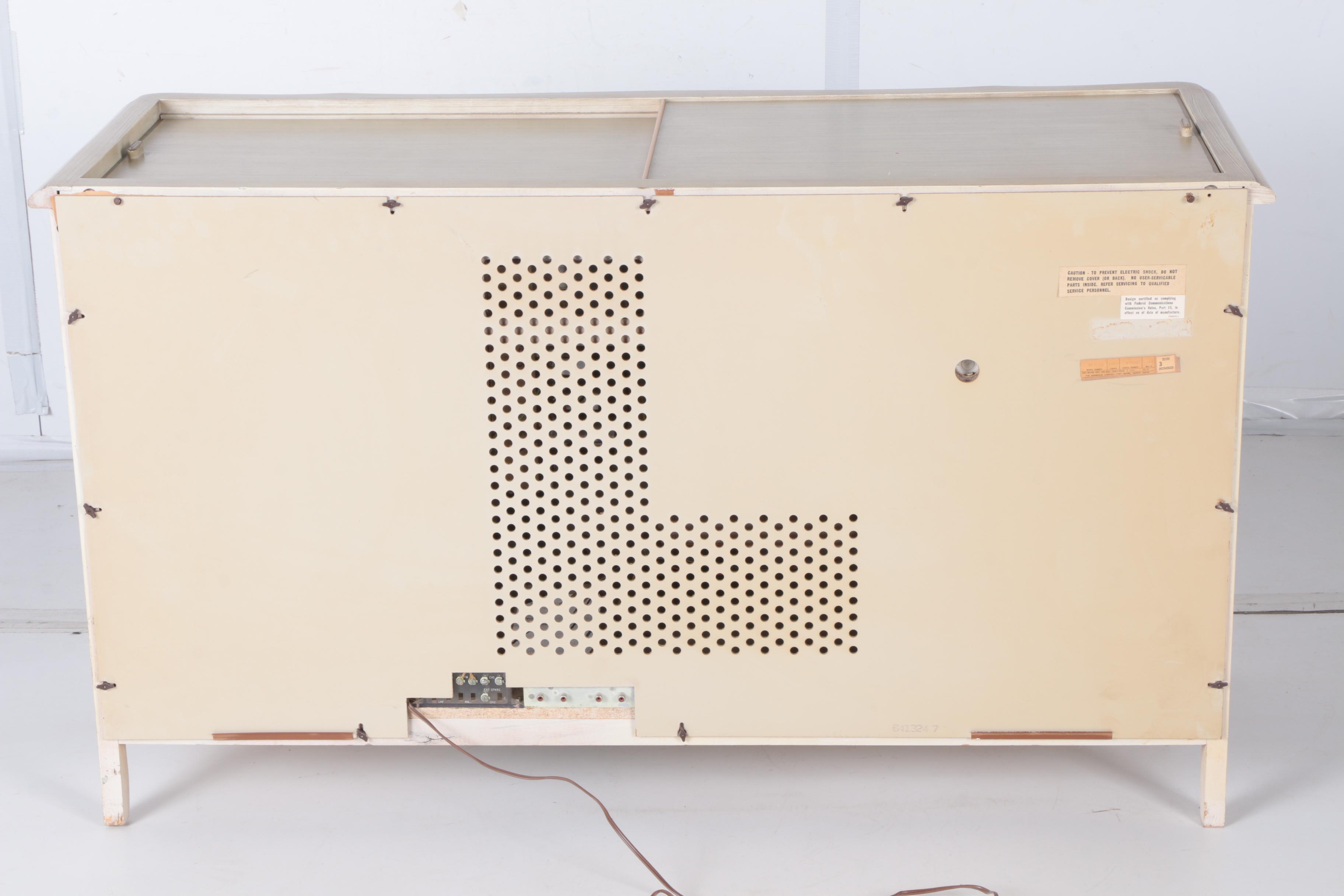 Vintage French Provincial Style Stereo Cabinet from Magnavox with Albums