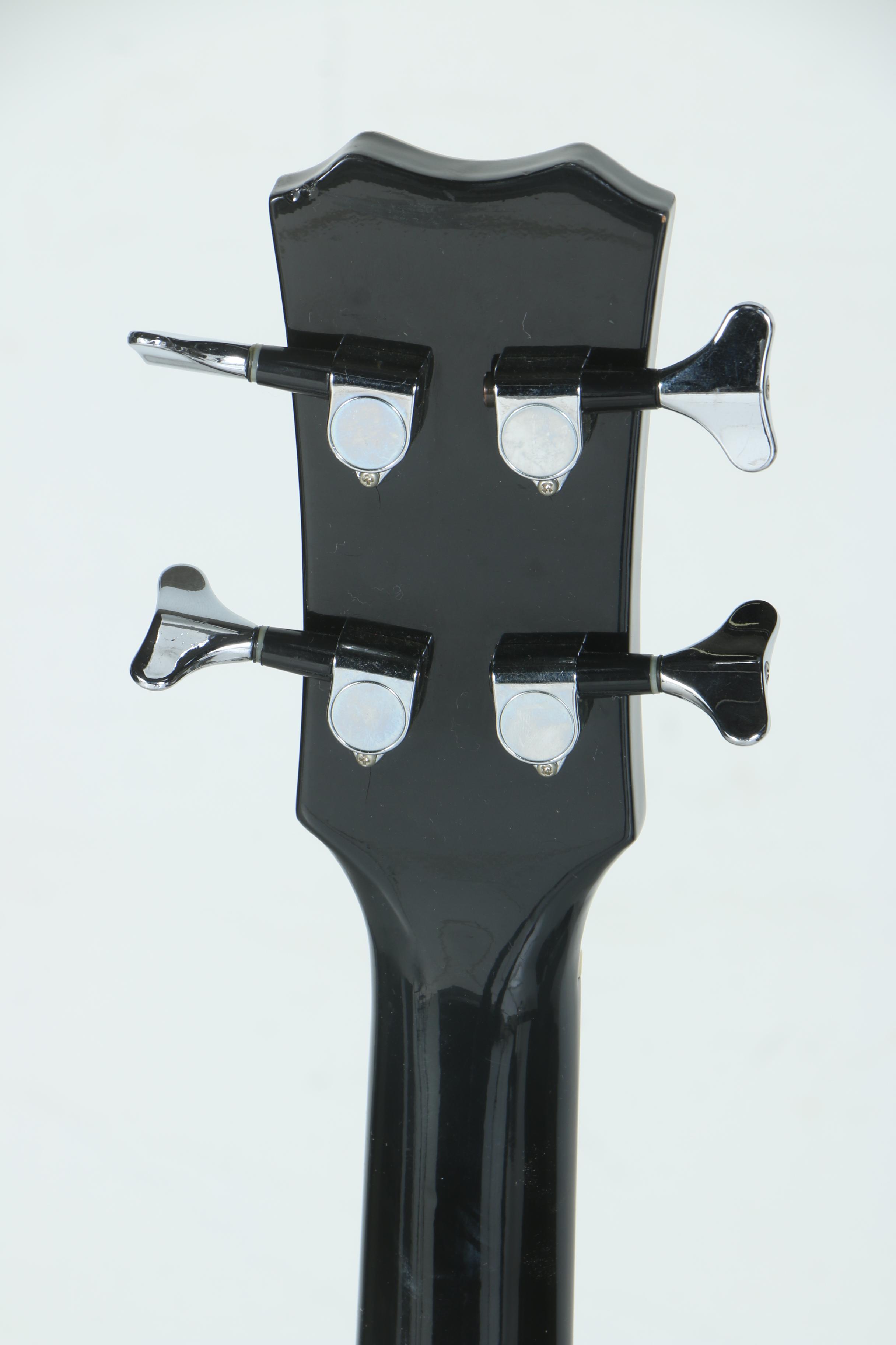 Alvarez 4070BK Acoustic/Electric Bass Guitar in Case