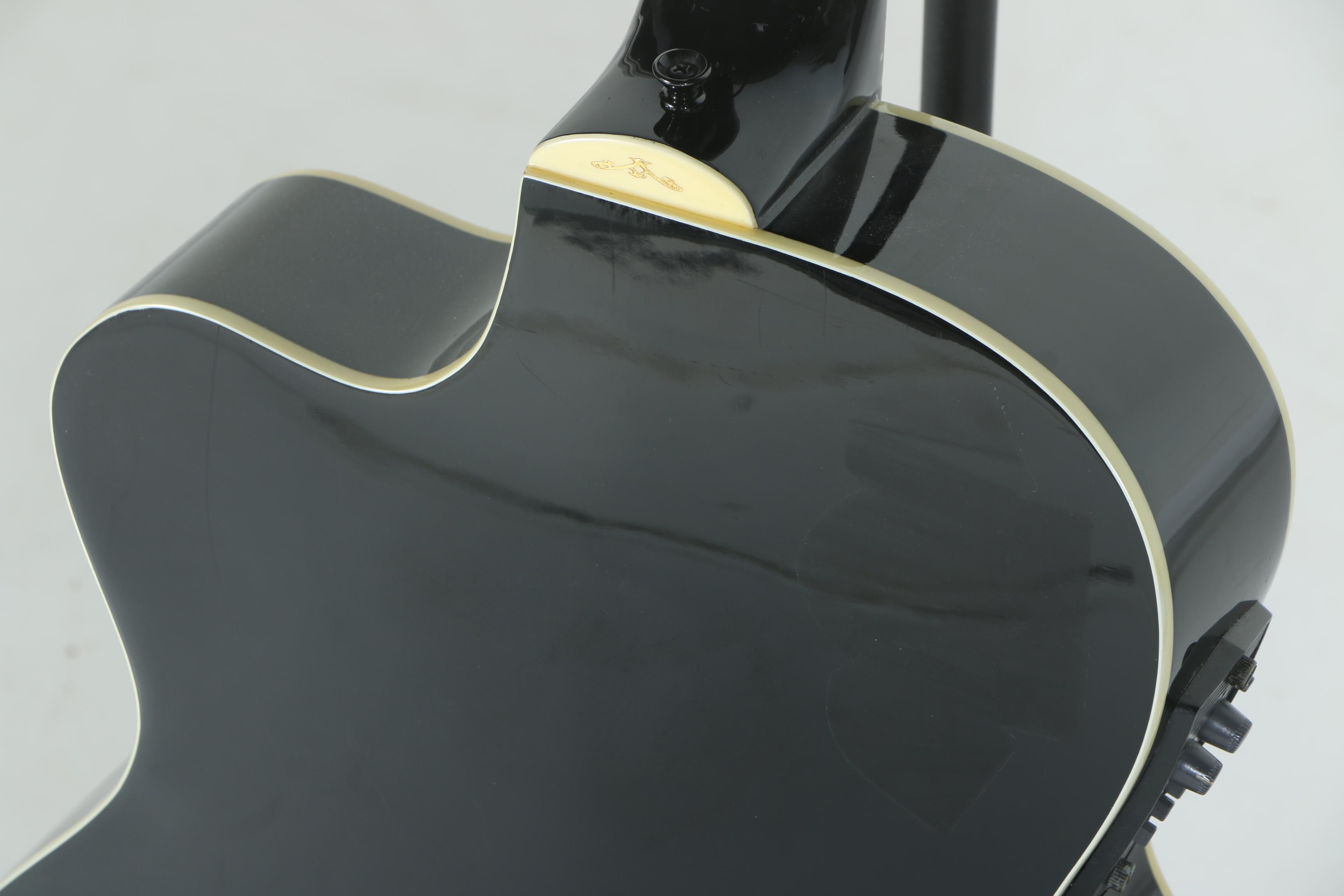 Alvarez 4070BK Acoustic/Electric Bass Guitar in Case