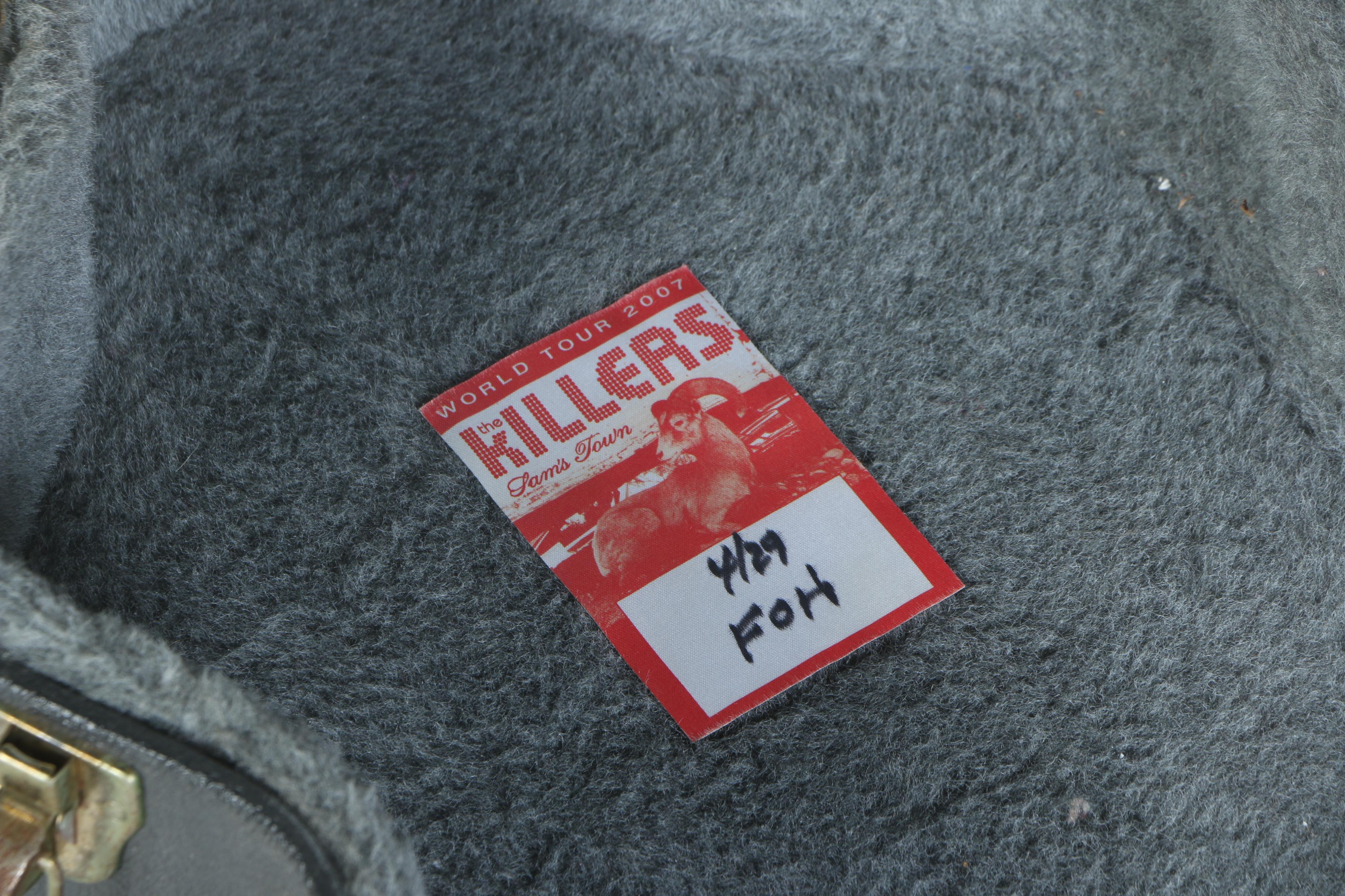 Alvarez 4070BK Acoustic/Electric Bass Guitar in Case