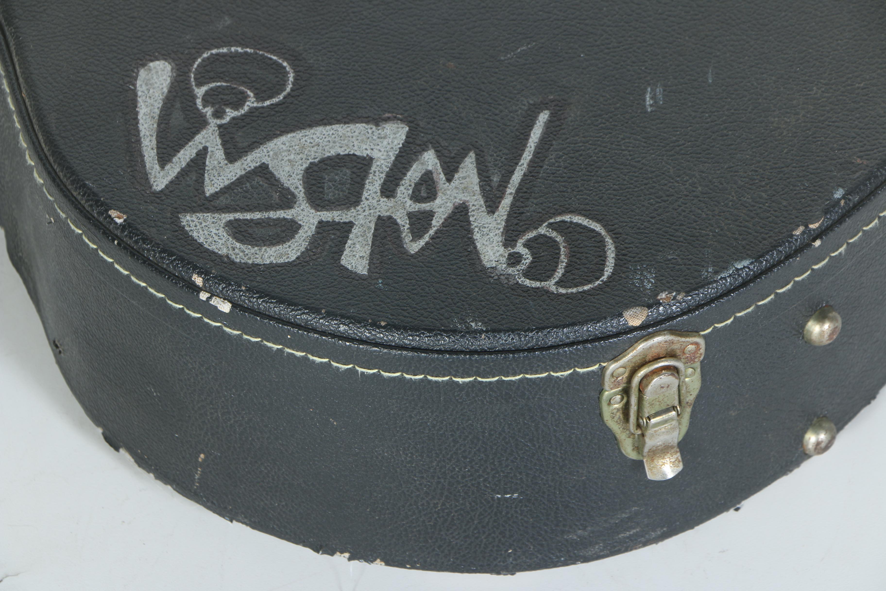 Alvarez 4070BK Acoustic/Electric Bass Guitar in Case