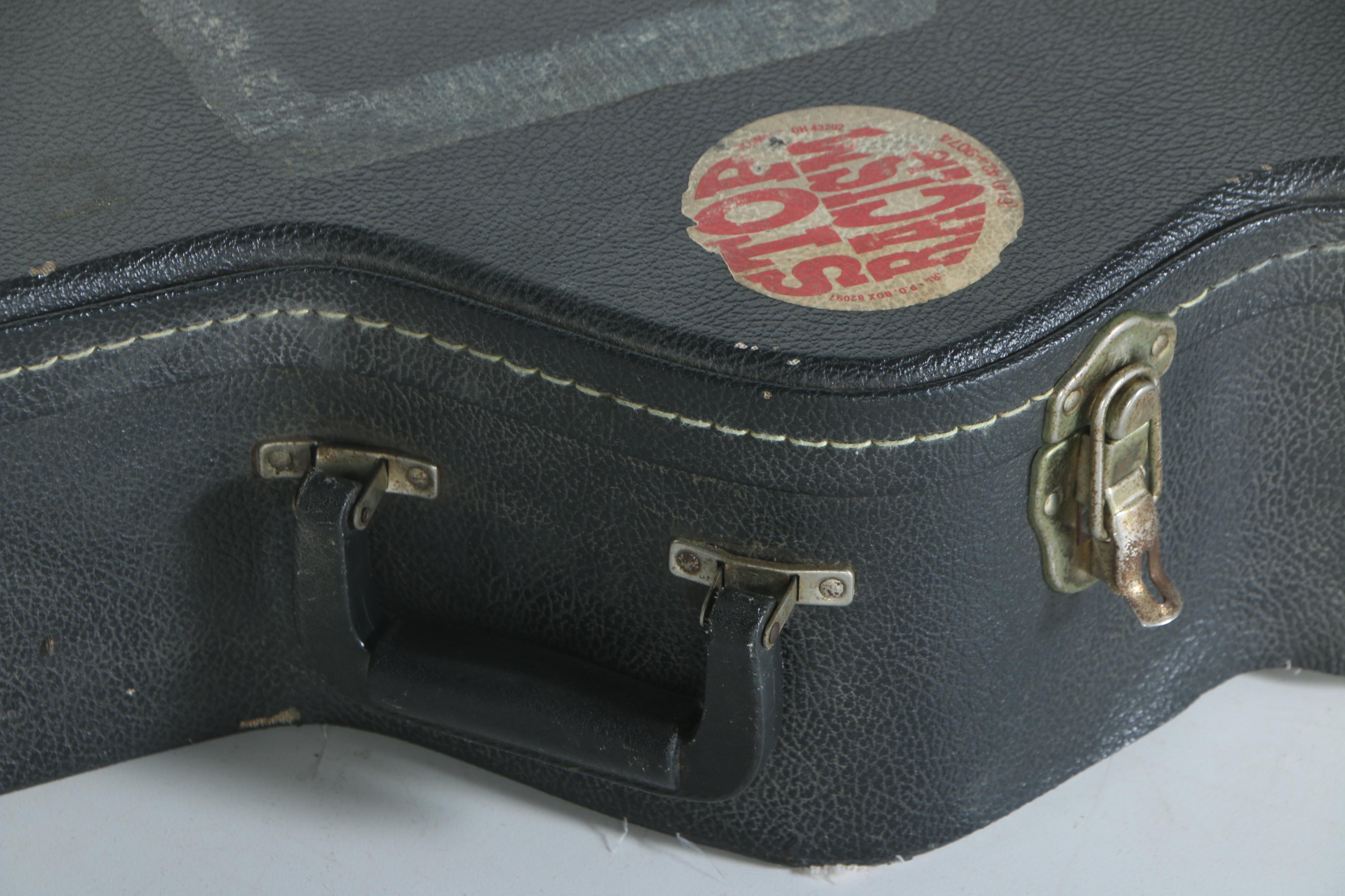 Alvarez 4070BK Acoustic/Electric Bass Guitar in Case