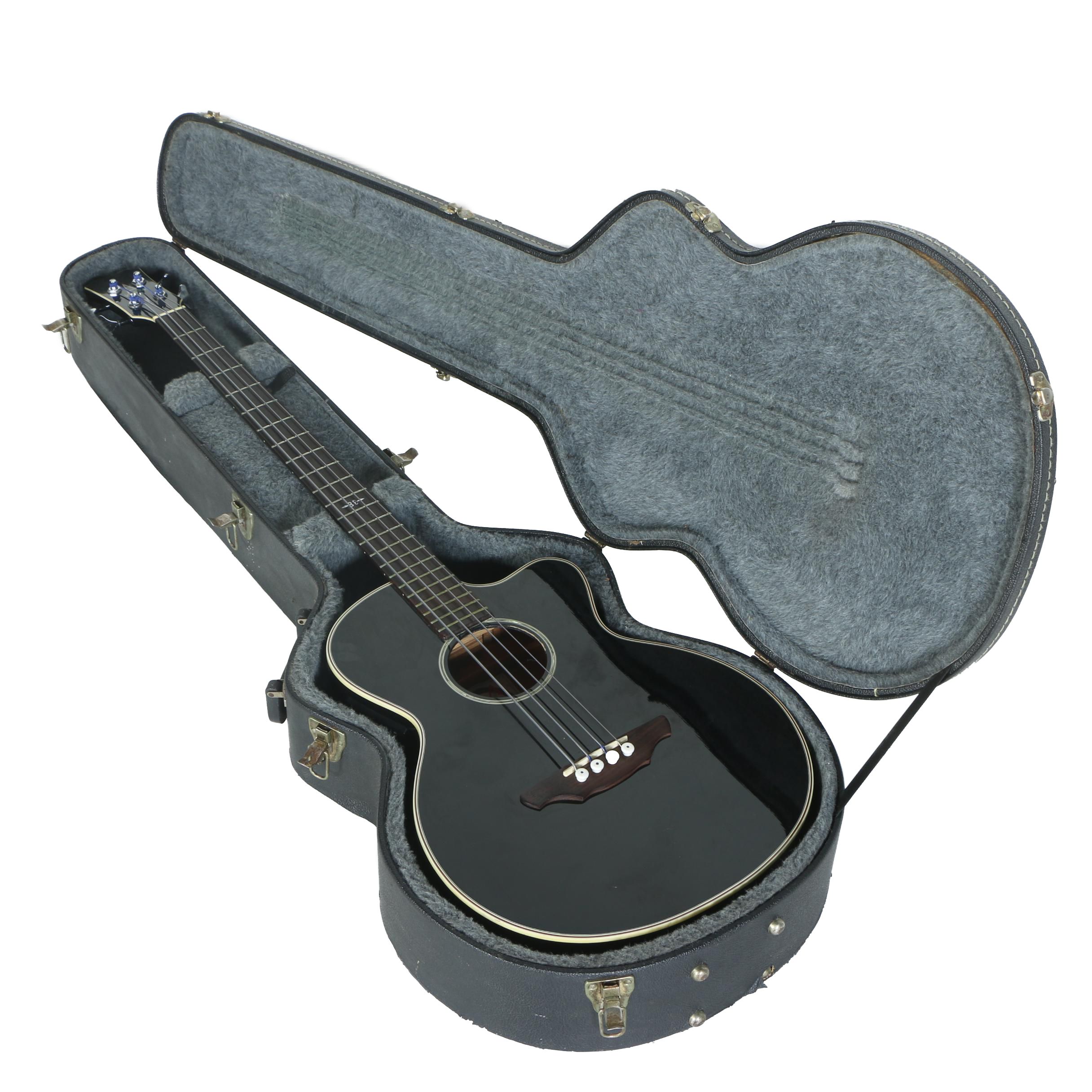 Alvarez 4070BK Acoustic/Electric Bass Guitar in Case