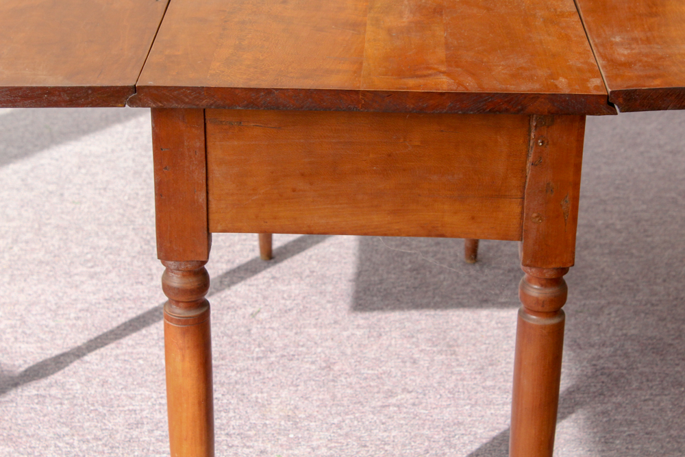 Antique Cherry Drop Leaf Gateleg Table