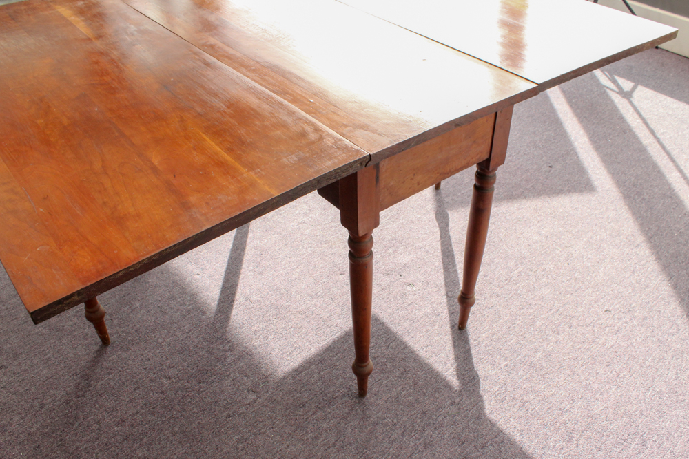 Antique Cherry Drop Leaf Gateleg Table